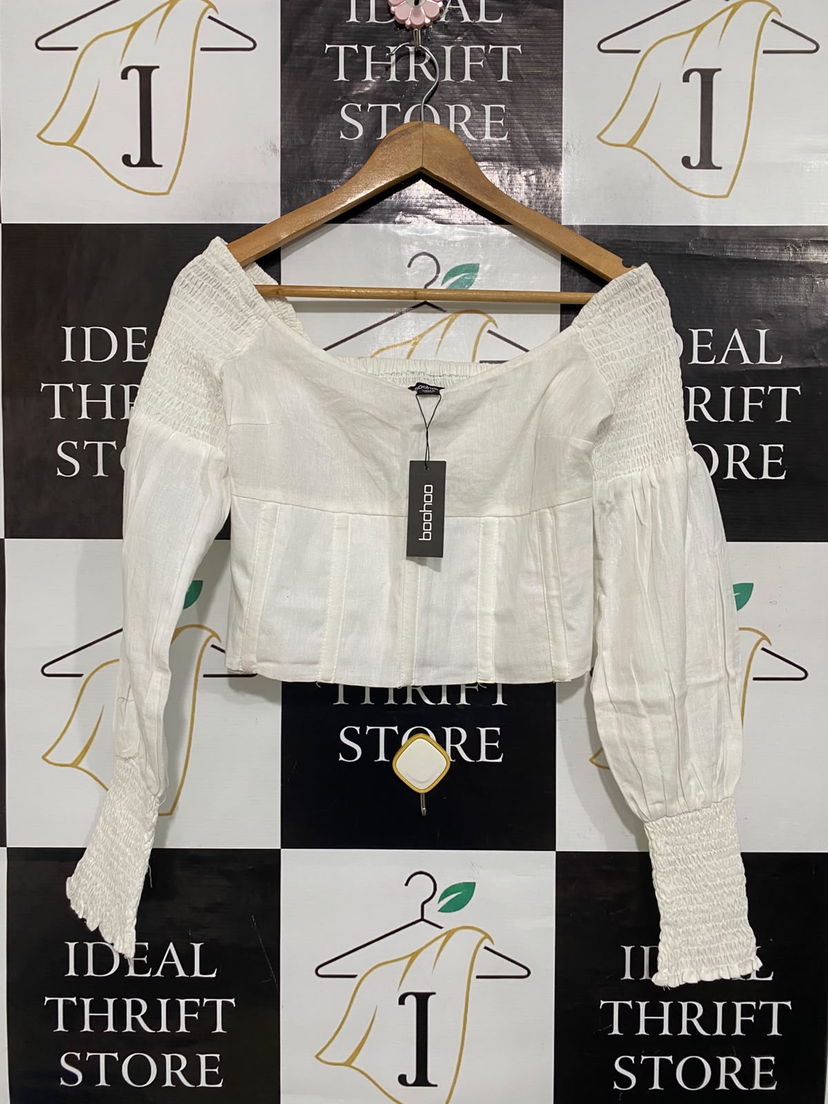 BOOHOO |S| BUST 14| A65| WHITE OFF-SHOULDER SMOCKED LONG-SLEEVE  CROP TOP