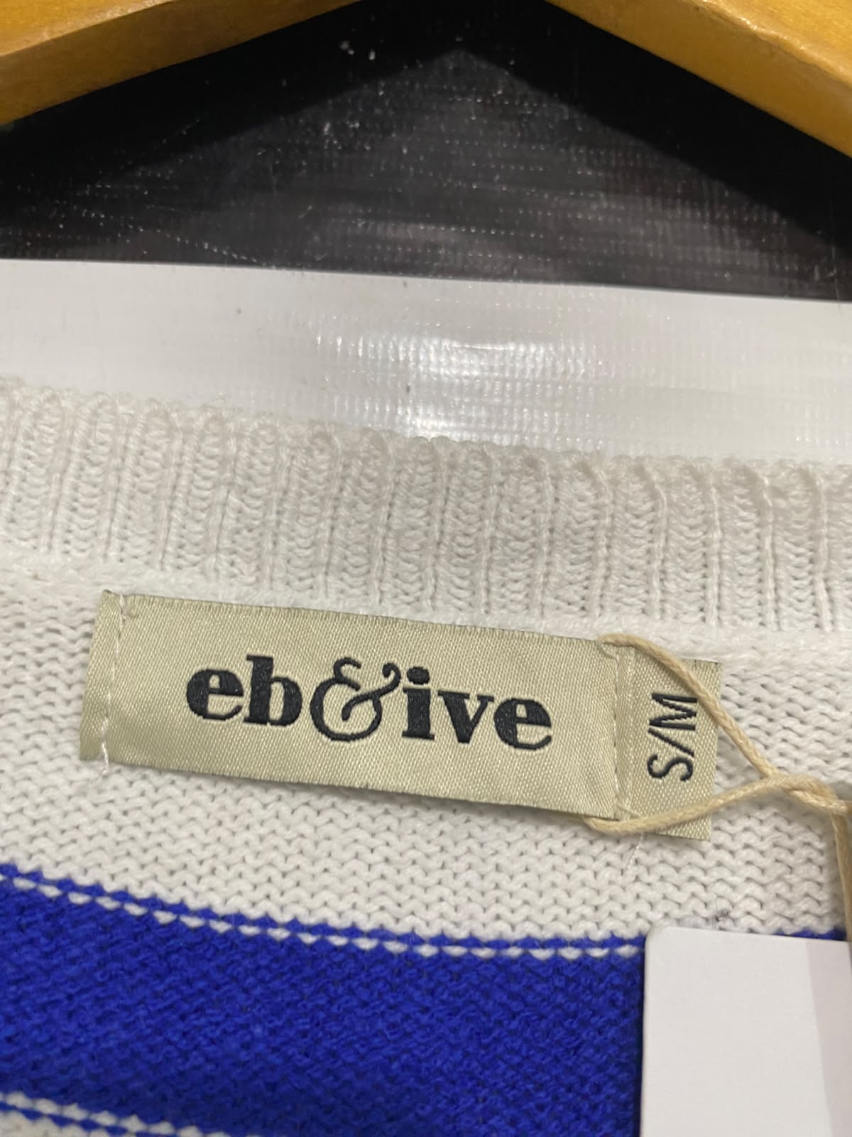 AB & IVE |S/M| BUST 21| A65| WHITE AND BLUE STRIPED V-NECK SLEEVELESS KNIT VEST