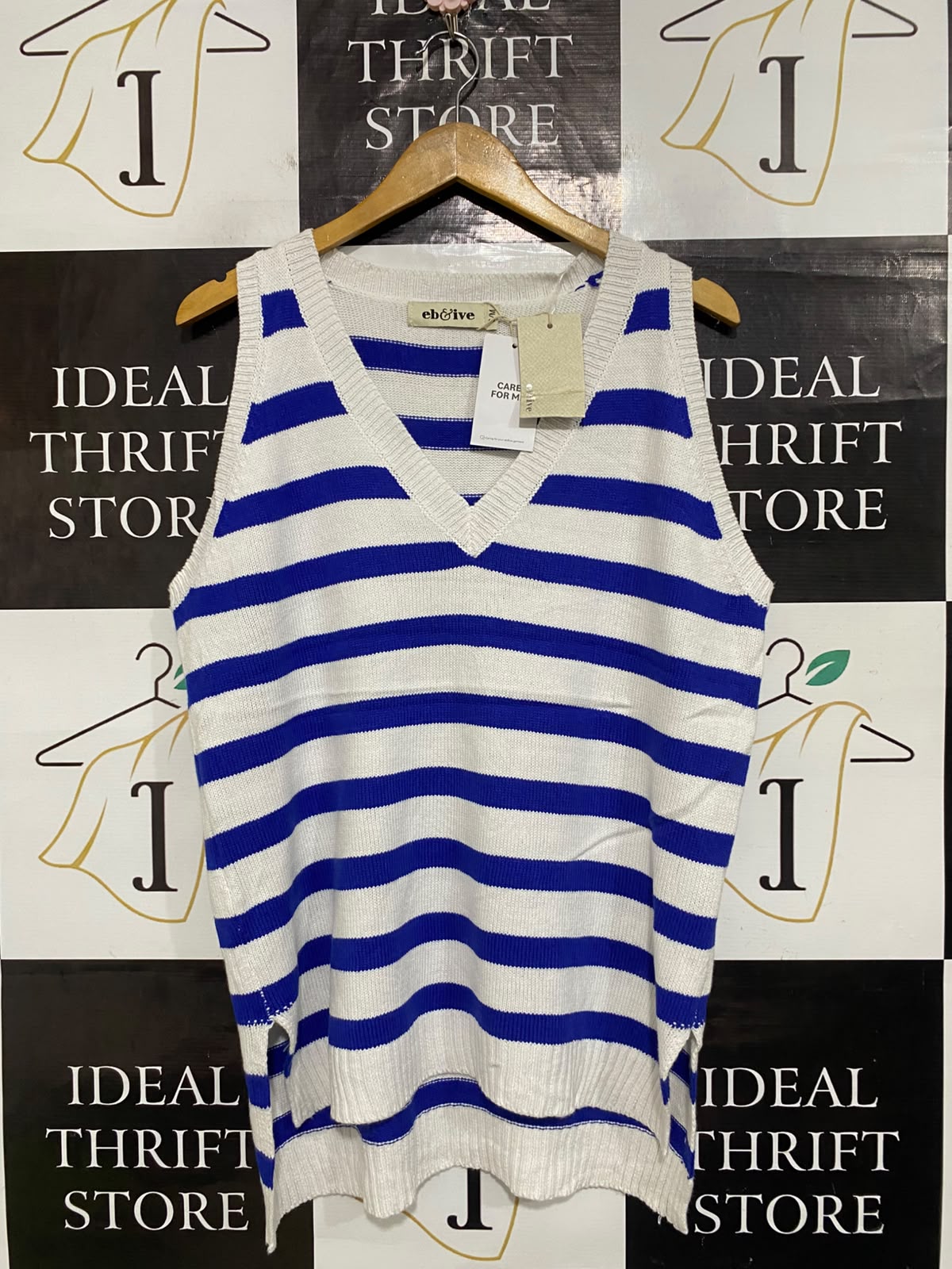AB & IVE |S/M| BUST 21| A65| WHITE AND BLUE STRIPED V-NECK SLEEVELESS KNIT VEST