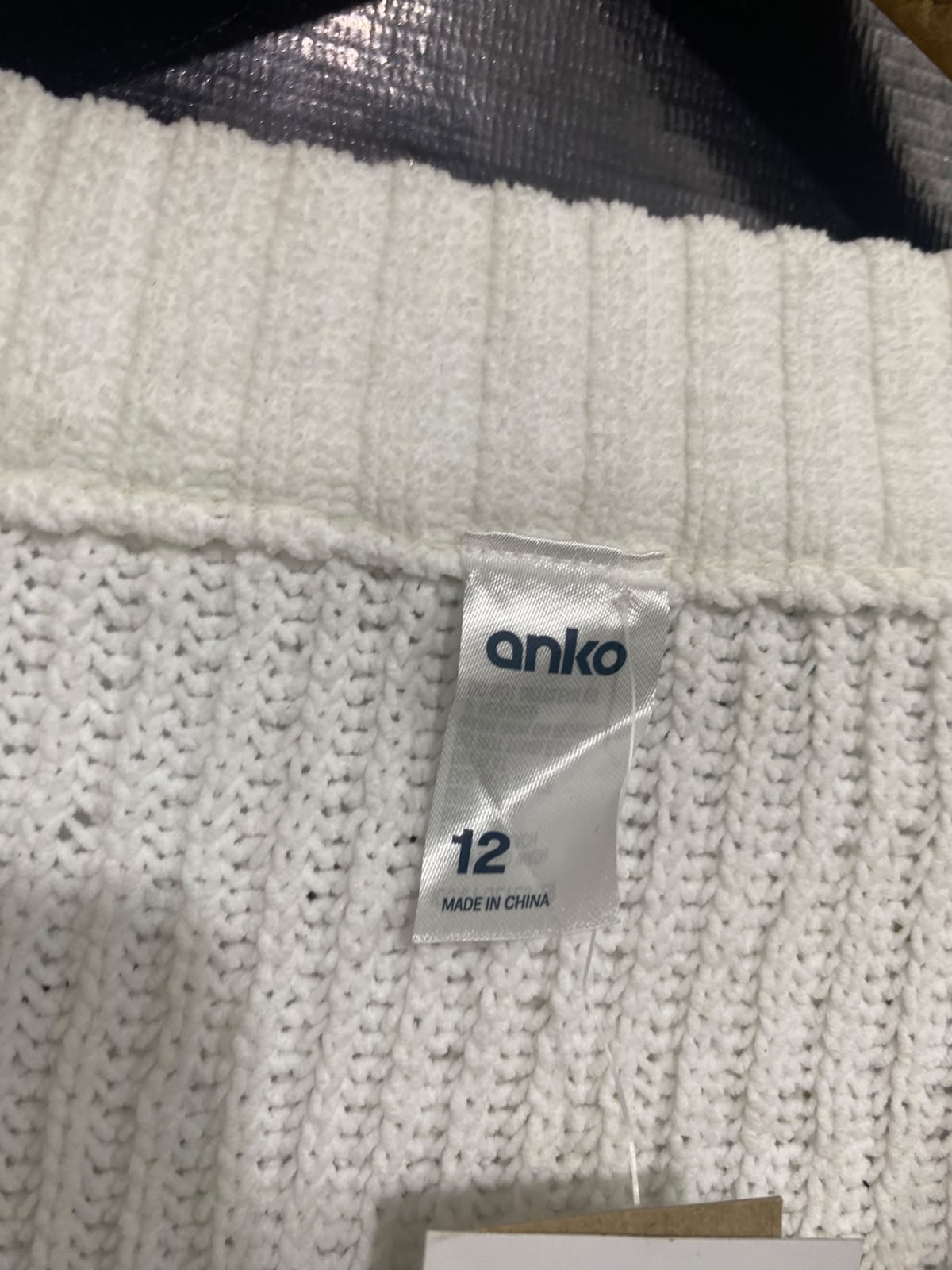 ANKO |M| BUST 28| A65| WHITE V-NECK RIBBED  SWEATER