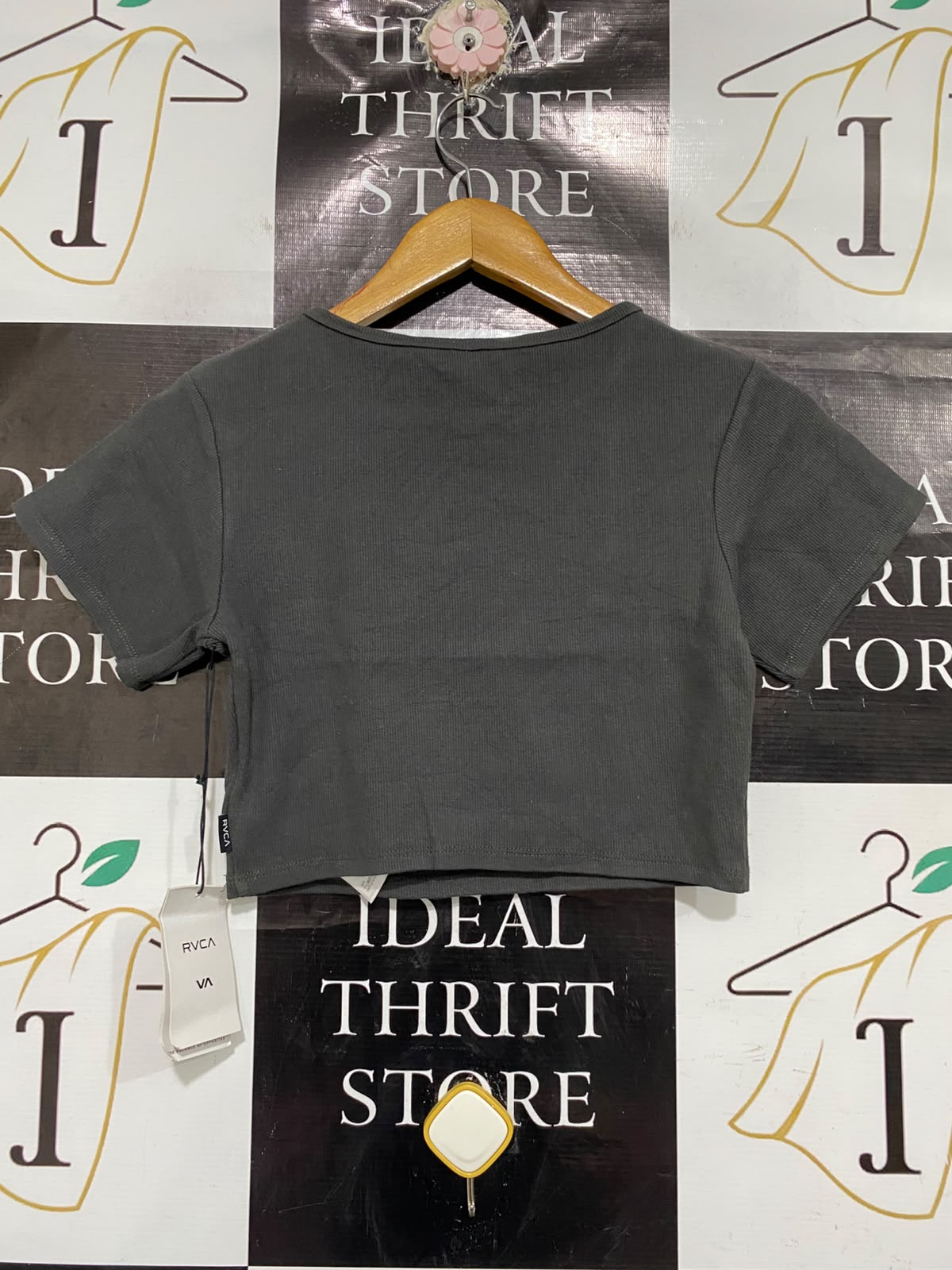 RVCA |S| BUST 14| A66| CHARCOAL COBRA EMBROIDERED CROP TOP TEE