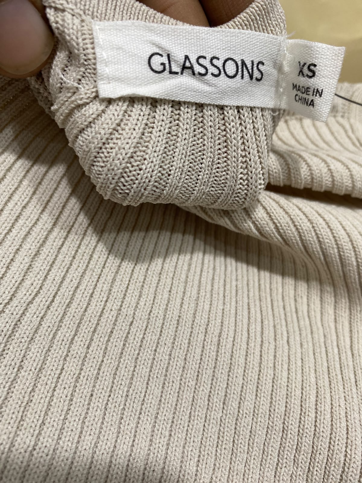 GLASSONS |XS| BUST 15| A66| BEIGE HALTER-STYLE BUTTON-UP RIBBED  TOP