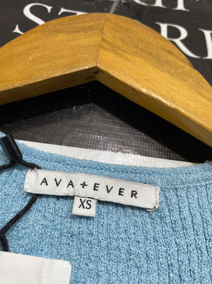 AVA EVER |XS| BUST 14| A66| LIGHT BLUE TEXTURED BUTTON-UP  CROP TOP
