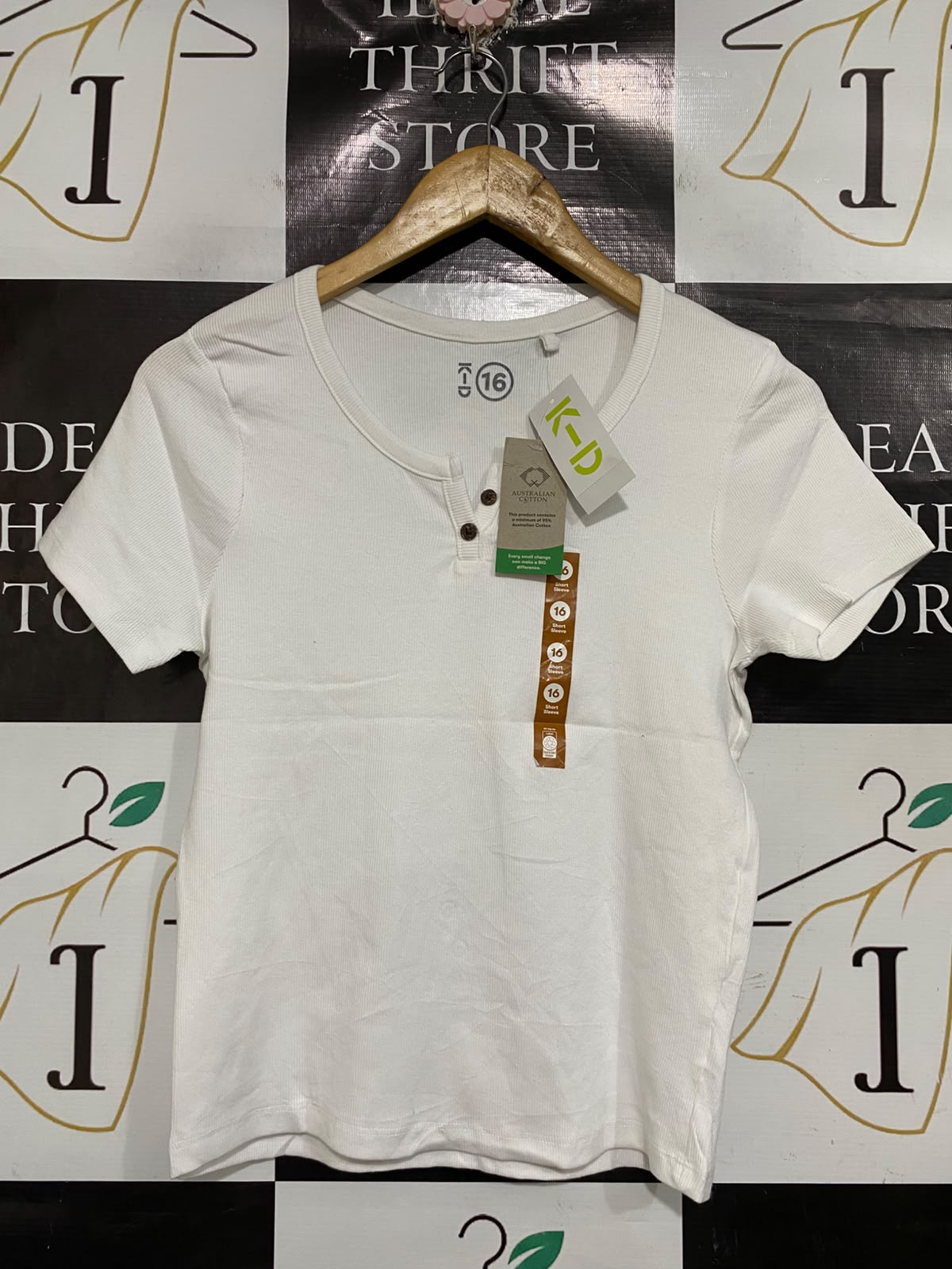 K D |S| BUST 16| A66| WHITE HENLEY-STYLE RIBBED SHORT-SLEEVE TOP