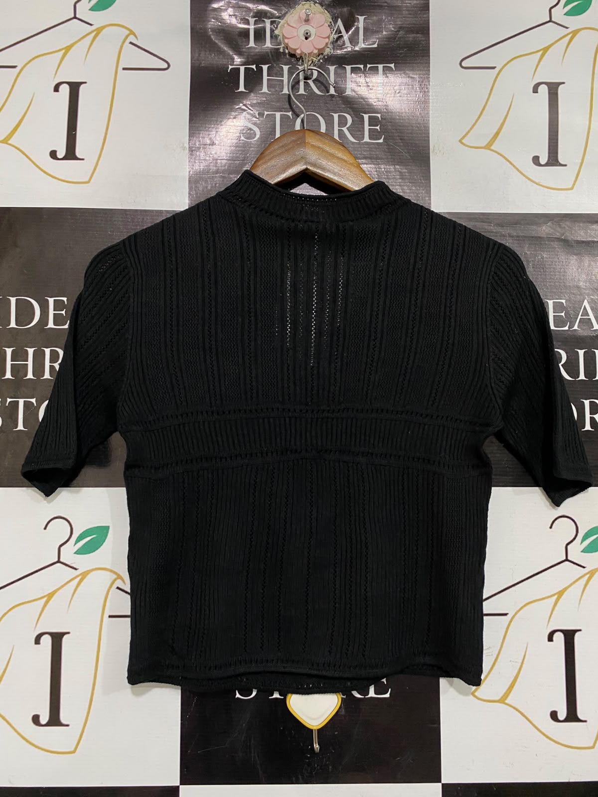 UNIQLO |M| BUST 15| A66| BLACK 3D KNIT ARCHITECTURAL RIBBED SHORT-SLEEVE TOP
