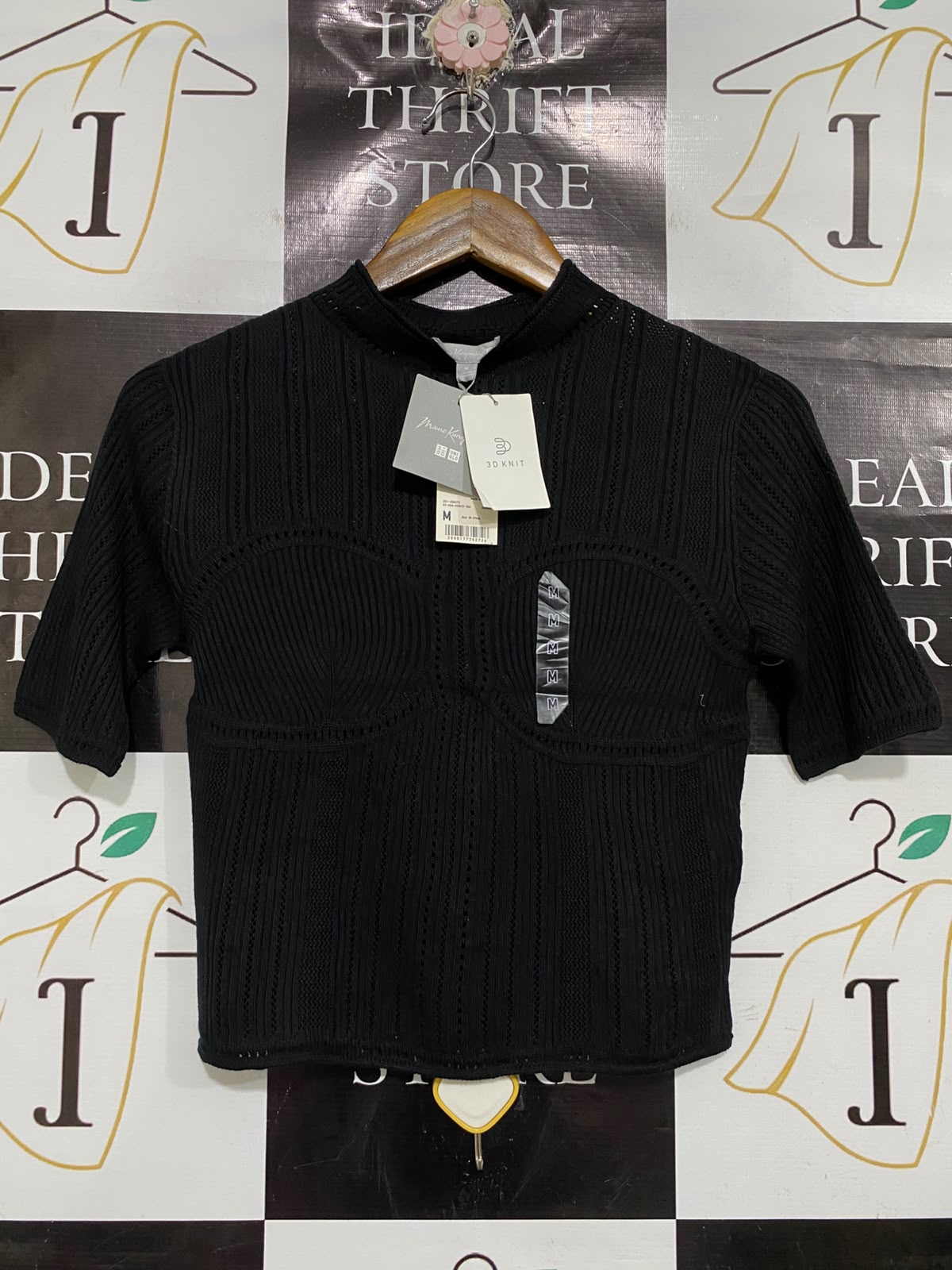 UNIQLO |M| BUST 15| A66| BLACK 3D KNIT ARCHITECTURAL RIBBED SHORT-SLEEVE TOP