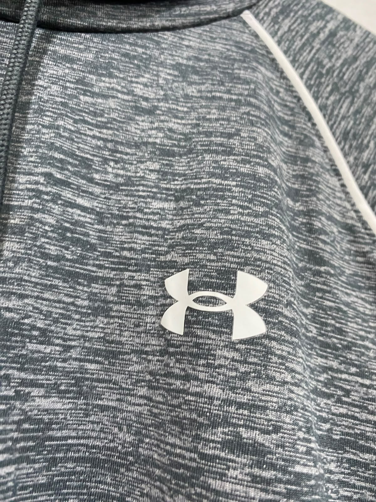 UNDER ARMOUR |M| BUST 18| A66| GREY MARLED PERFORMANCE HOODED  LONG-SLEEVE TOP