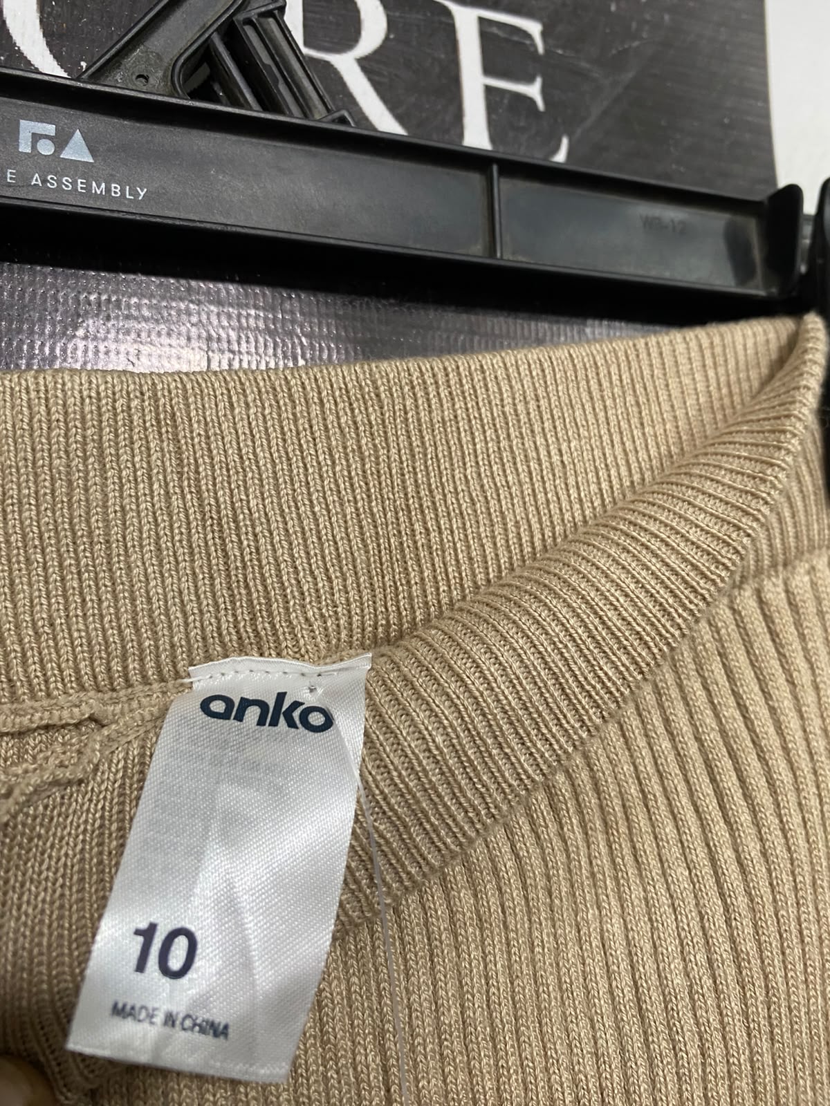 ANKO |XS| WAIST 24| A66| BEIGE RIBBED  MIDI SKIRT