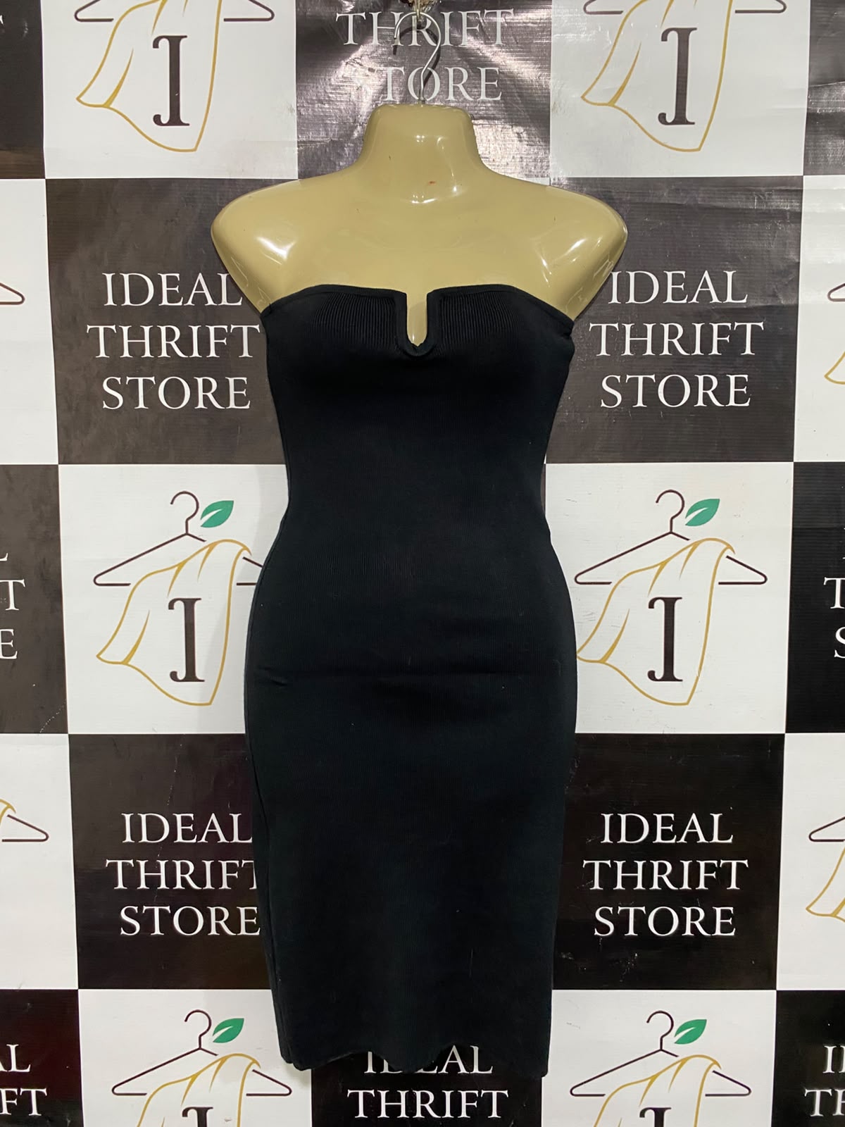 MONIQUE |S| BUST 15| A66| BLACK STRAPLESS NOTCHED-NECKLINE RIBBED MIDI DRESS