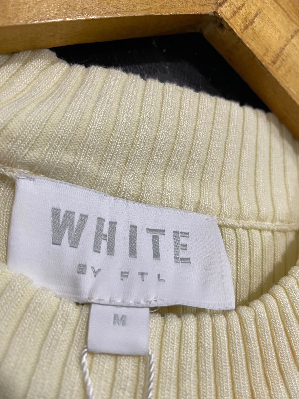WHITE BY FTL |M| BUST 10| A66| WHITE MARKET CREWNECK RIBBED TANK TOP