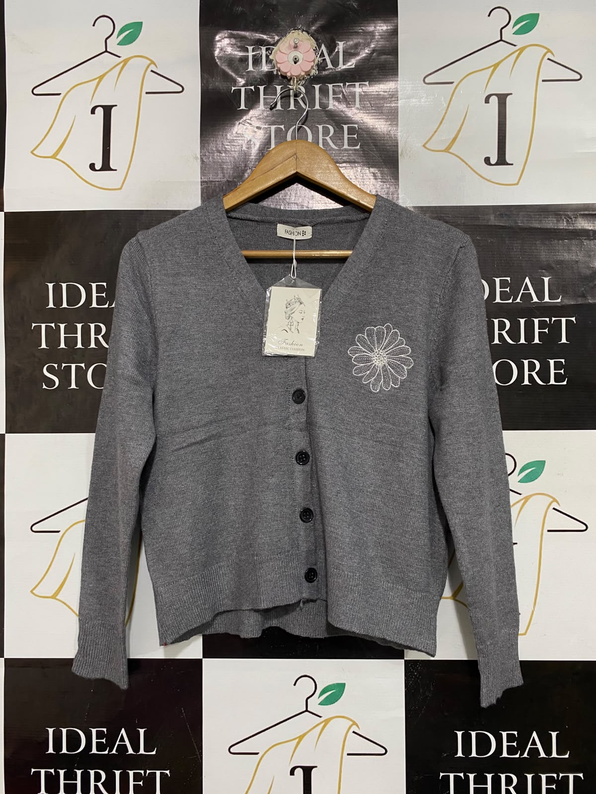 FASHION |M| BUST 18| A66|  GREY DAISY EMBROIDERED  LONG-SLEEVE BUTTON-UP CARDIGAN