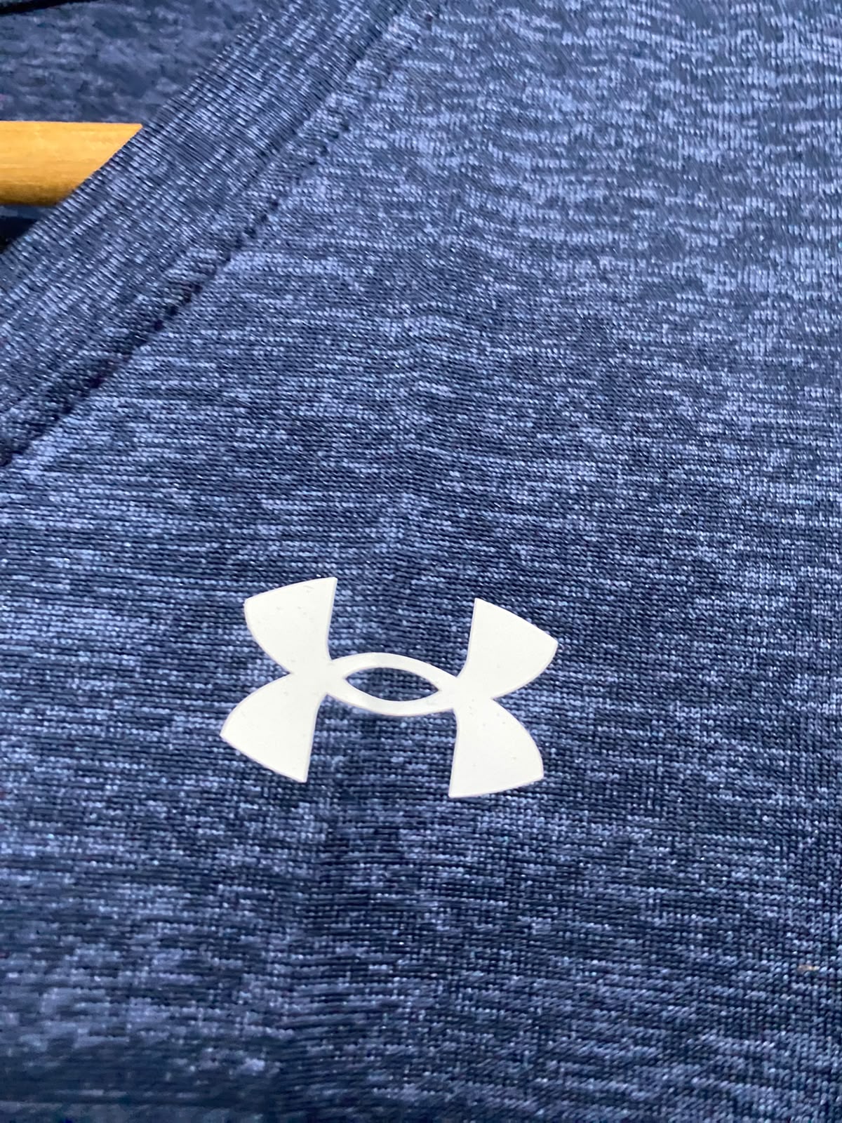 UNDER ARMOUR |XS| BUST 17| A66| NAVY BLUE HEATHERED V-NECK  T-SHIRT