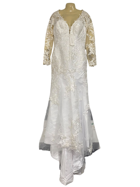 LAVETIR |M| BUST 20| A33| WHITE LACE APPLIQUE LONG-SLEEVE WEDDING GOWN