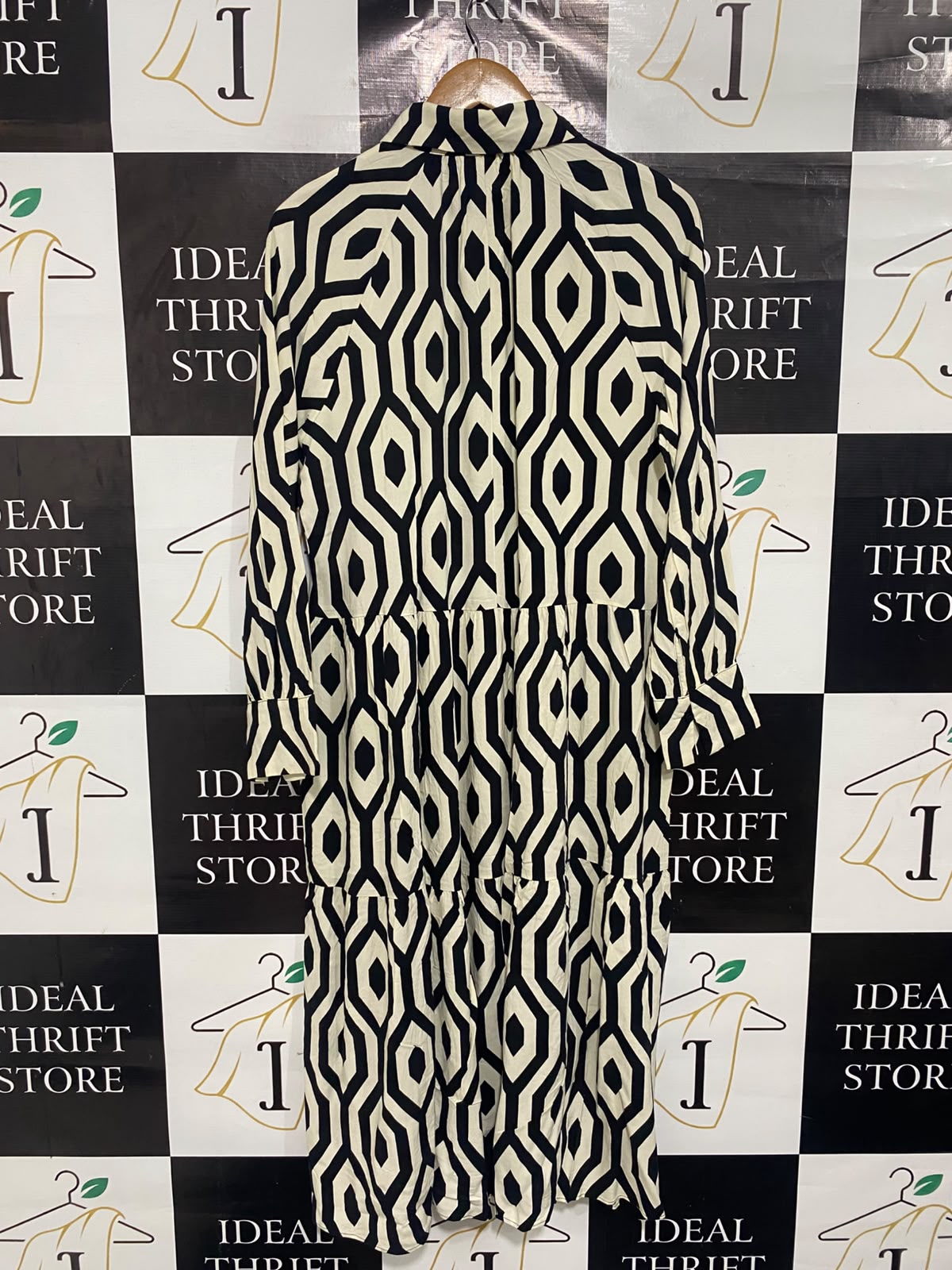 H&M |M| BUST 21| A67| MONOCHROME GEOMETRIC PRINT TIERED SHIRT DRESS