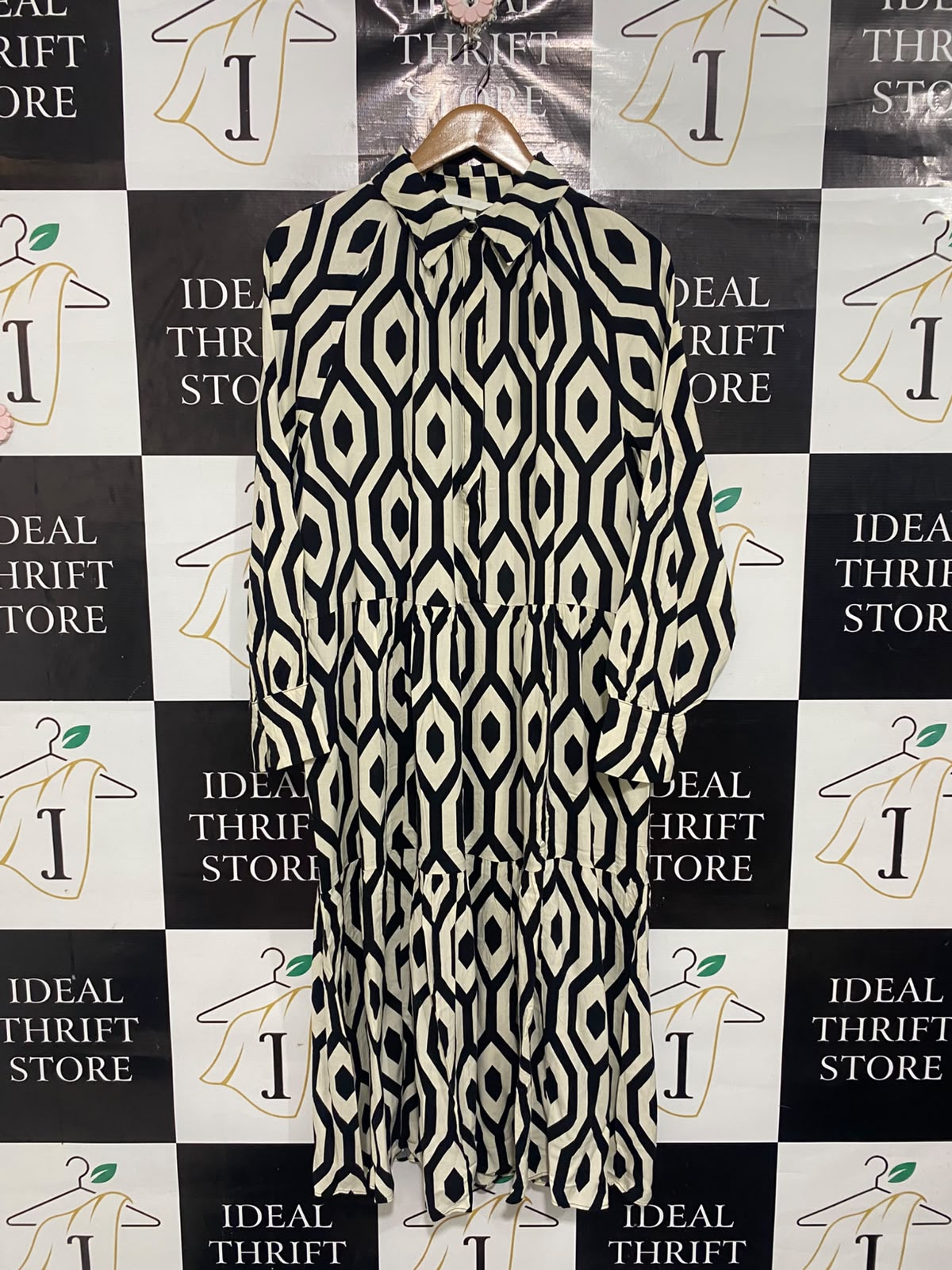 H&M |M| BUST 21| A67| MONOCHROME GEOMETRIC PRINT TIERED SHIRT DRESS