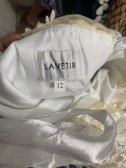 LAVETIR |M| BUST 20| A33| WHITE LACE APPLIQUE LONG-SLEEVE WEDDING GOWN