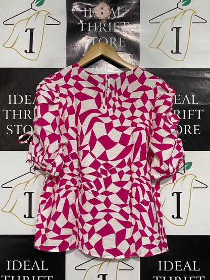 PHASE EIGTH |M| BUST 20| A67| MAGENTA & WHITE GEOMETRIC RUFFLE SLEEVE TOP