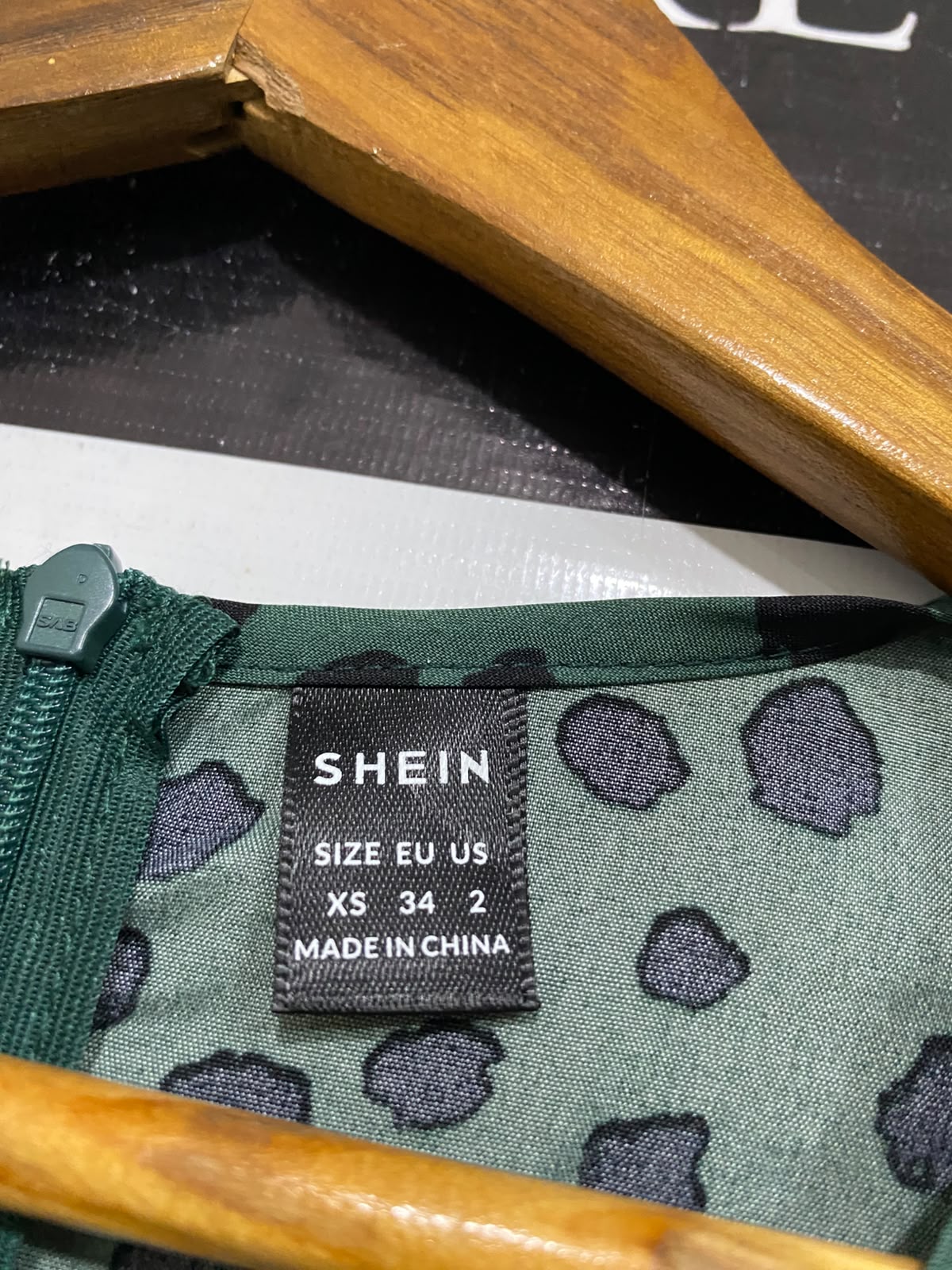 SHEIN |XS| BUST 15| A67| EMERALD GREEN AUR BLACK ANIMAL PRINT MIDI DRESS