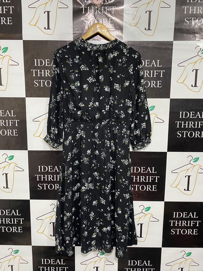 H&M |M| BUST 19| A67| BLACK AUR WHITE DAISY FLORAL TIE-NECK MIDI DRESS
