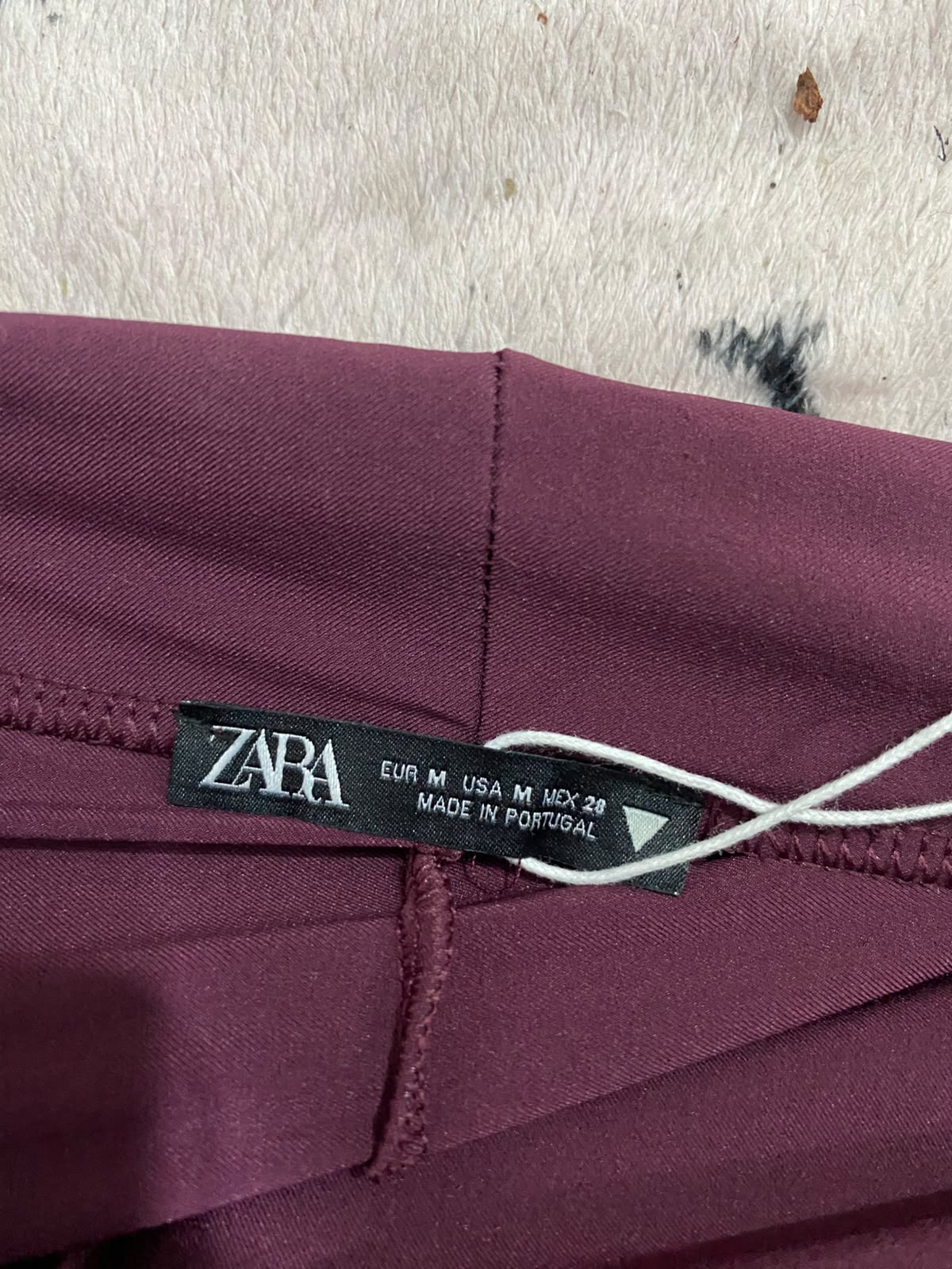 ZARA |M| WAIST 24| A67| MAROON SPLIT-HEM STRETCH TROUSERS