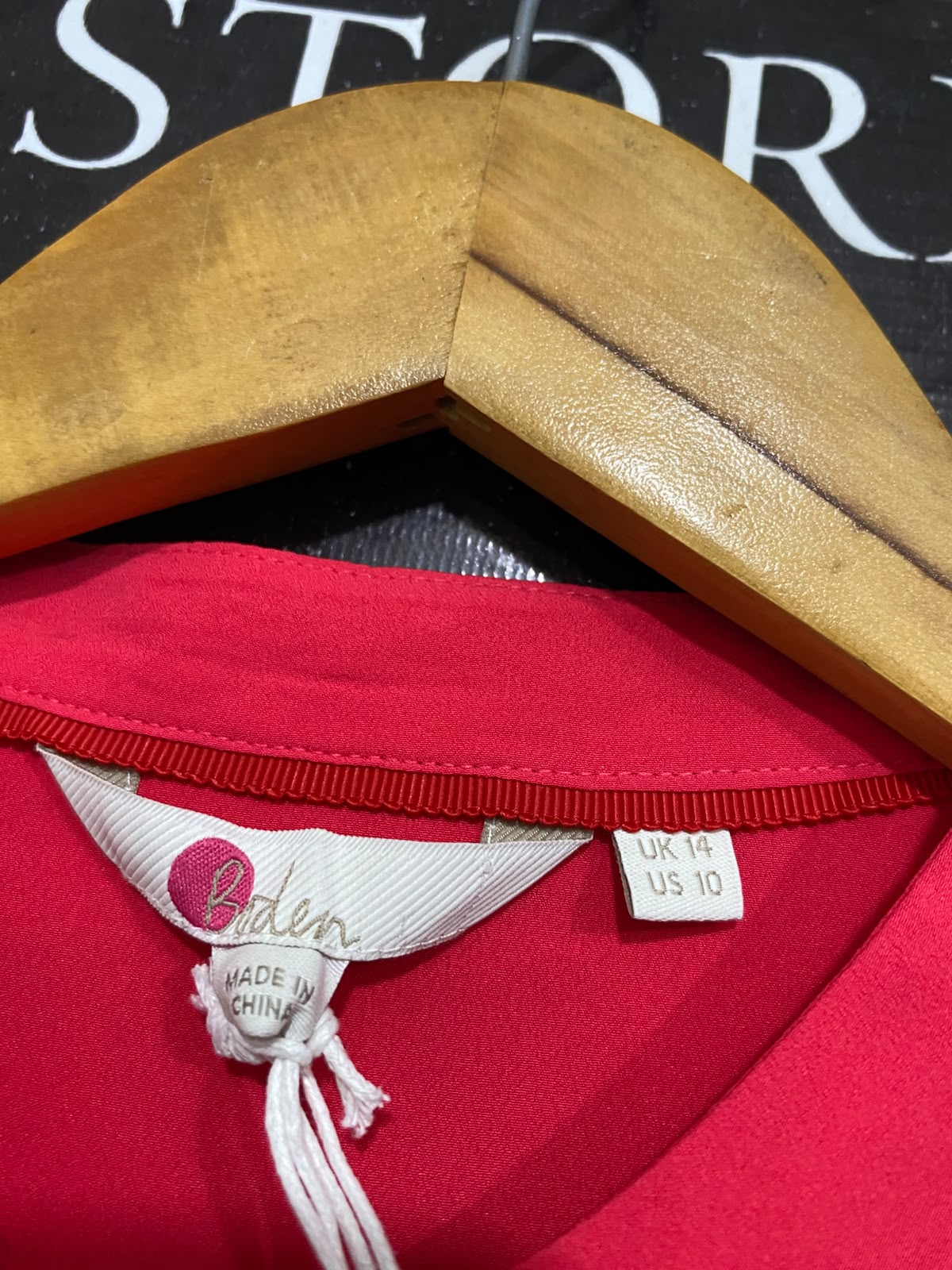 BODEN |M| BUST 26| A67| BRIGHT PINK PLEATED RUFFLE FRONT SHIRT