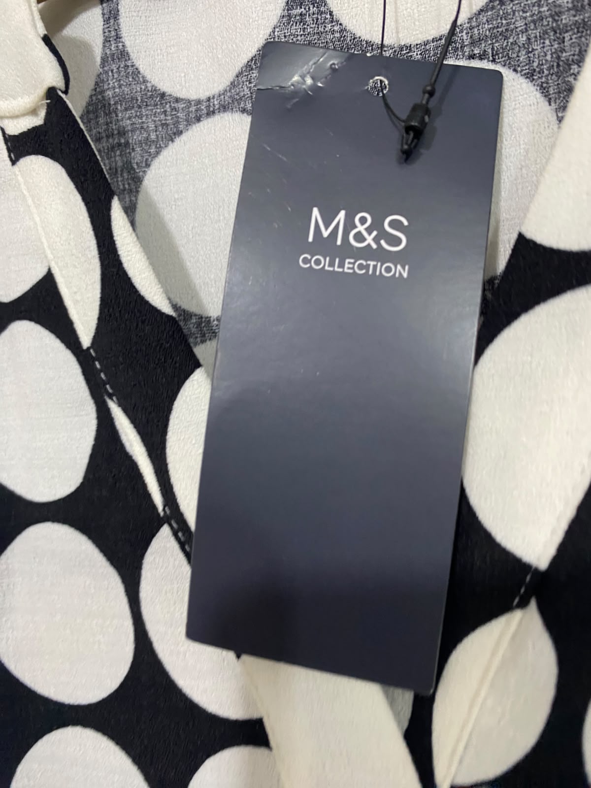 MARKS & SPENCER |XL| BUST 25| A67|  BLACK & WHITE LARGE POLKA DOT V-NECK BLOUSE