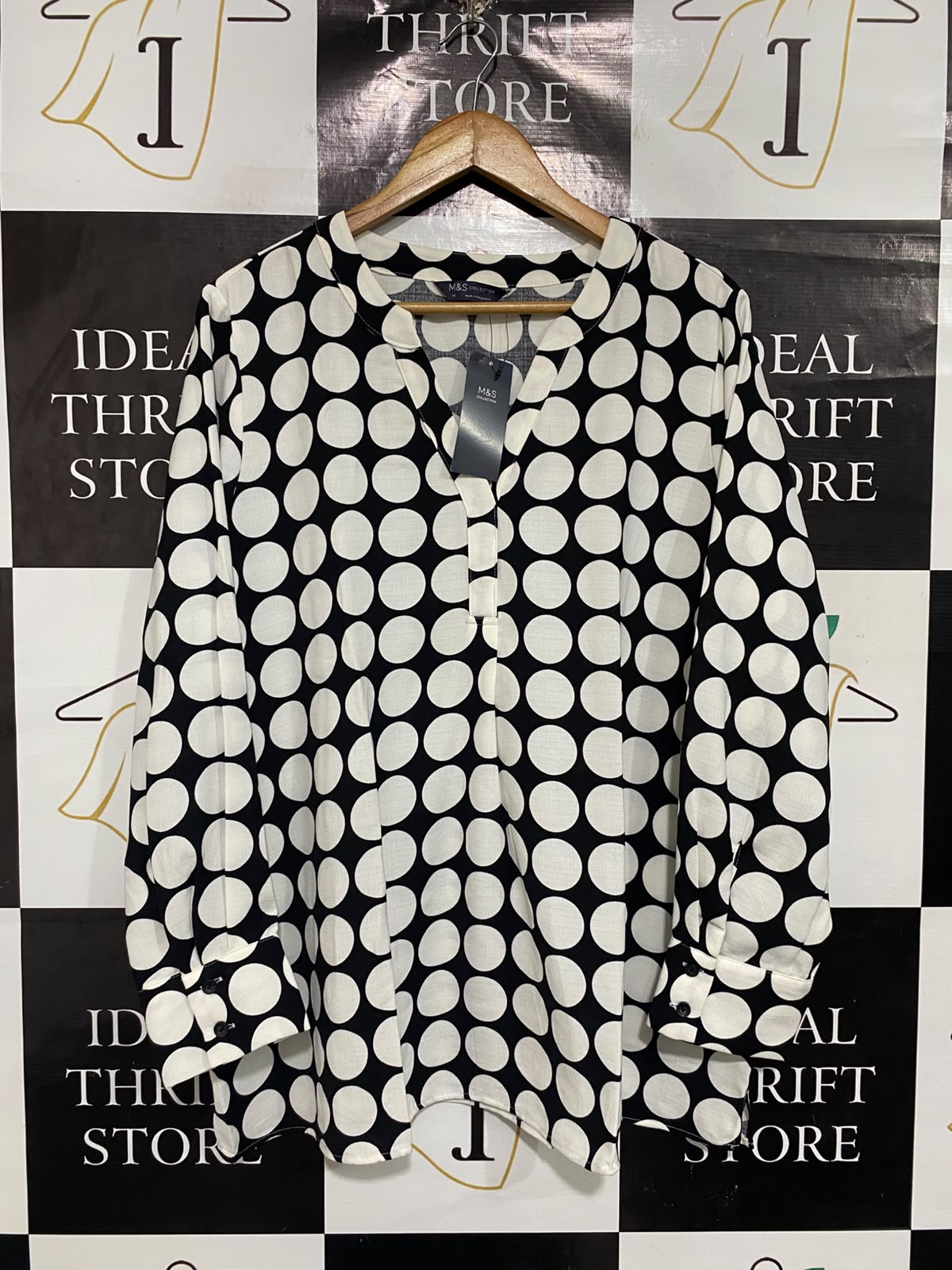 MARKS & SPENCER |XL| BUST 25| A67|  BLACK & WHITE LARGE POLKA DOT V-NECK BLOUSE
