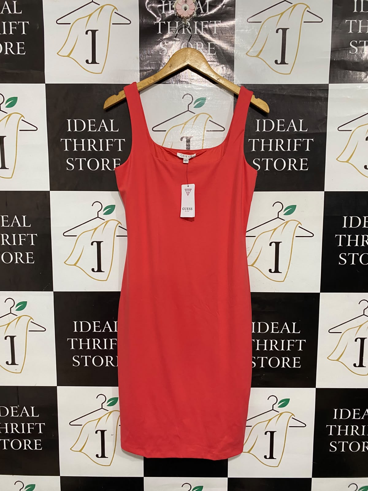 GUESS |L| BUST 17| A68| CORAL PINK SQUARE-NECK BODYCON MIDI DRESS