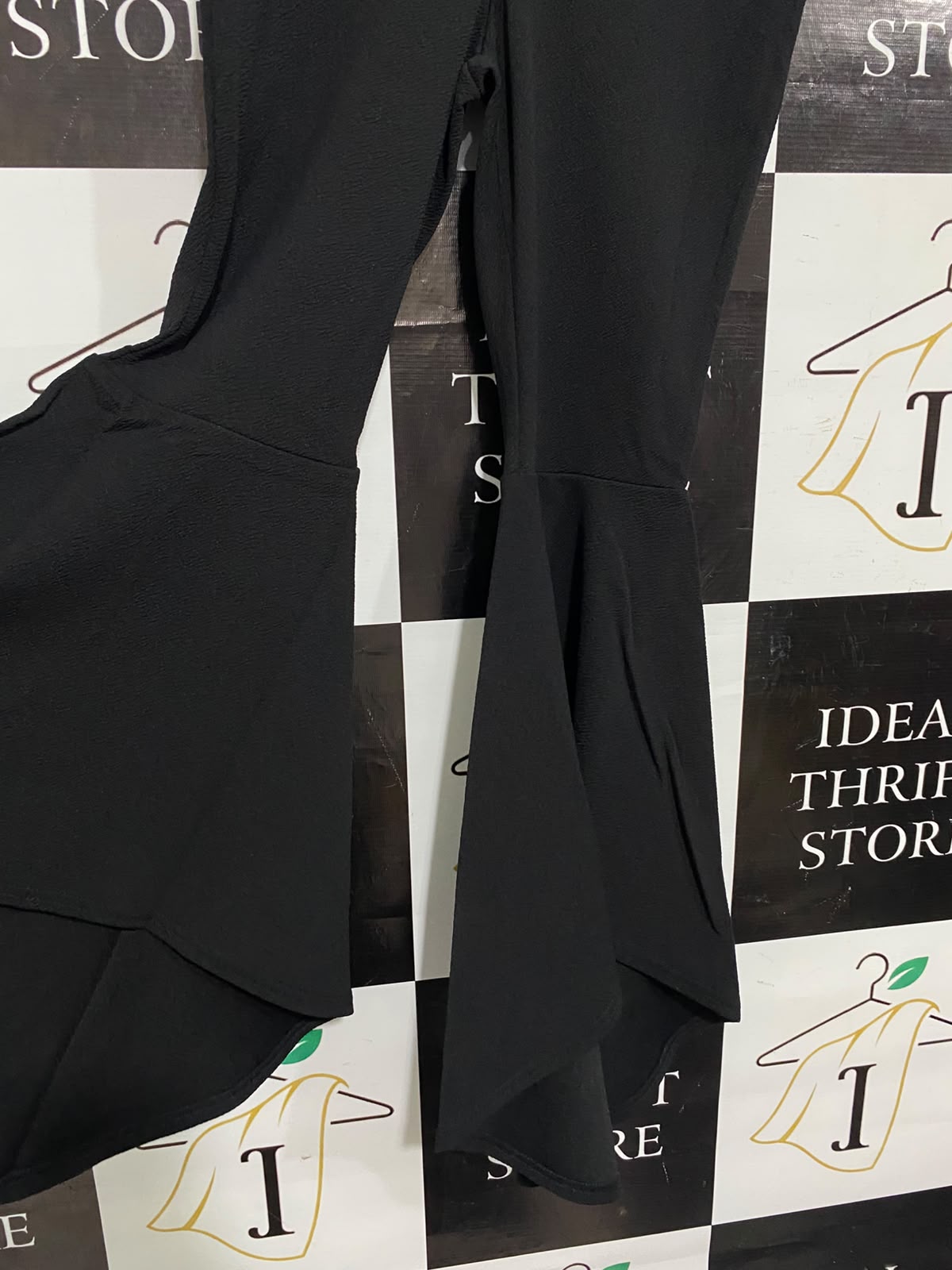 BOOHOO |XS| WAIST 24| A67| BLACK HIGH-WAISTED RUFFLE HEM FLARED TROUSERS