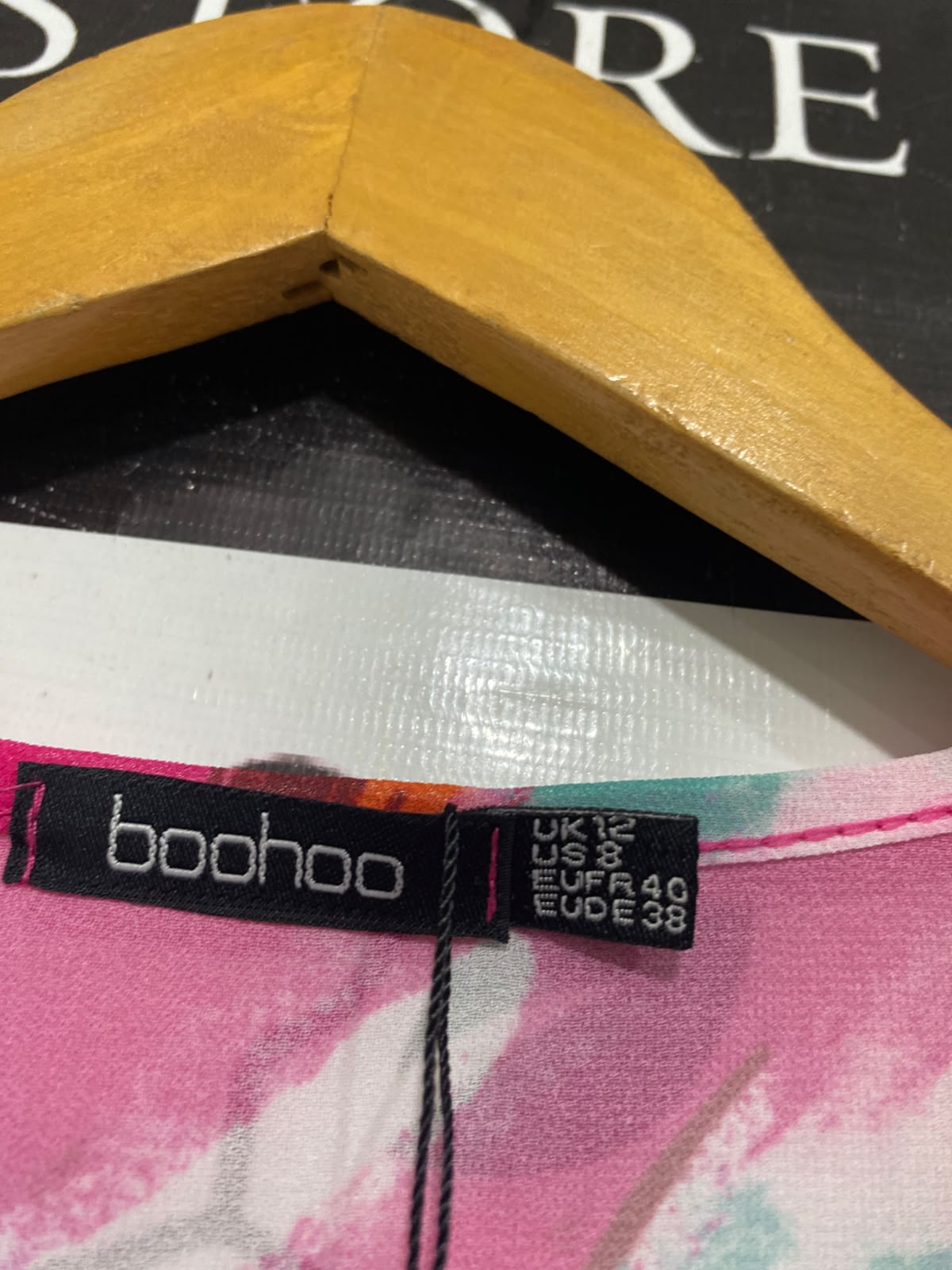 BOOHOO |M| BUST 18| A67|  PINK ABSTRACT PAINT-STROKE TIE-CUFF BODYSUIT