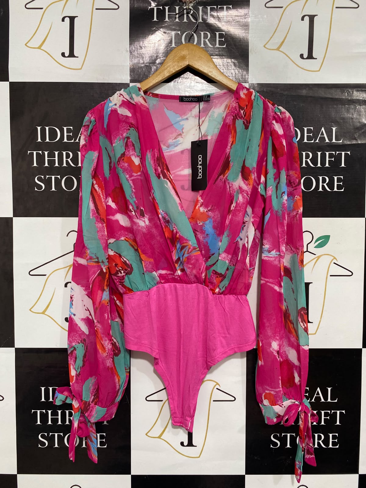 BOOHOO |M| BUST 18| A67|  PINK ABSTRACT PAINT-STROKE TIE-CUFF BODYSUIT