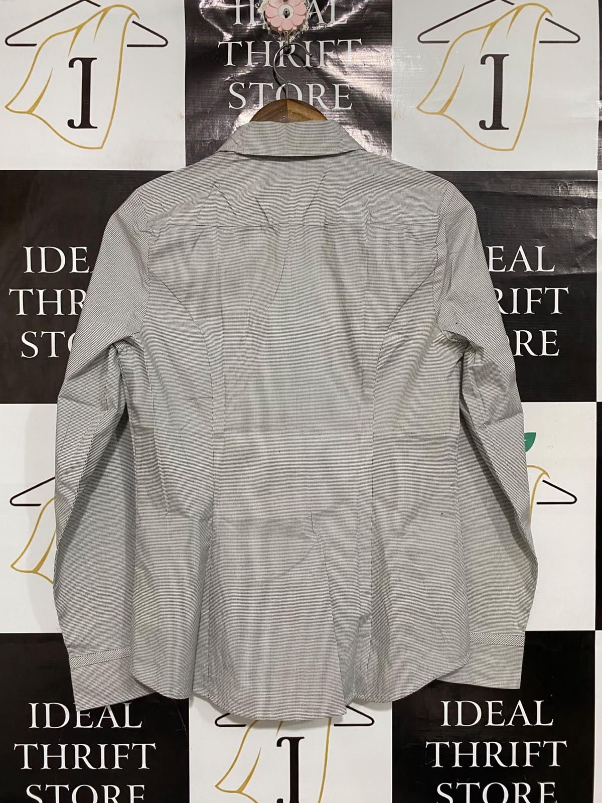 EXPRESS |M| BUST 18| A68| GREY & WHITE CHECKED FITTED LONG SLEEVE BUTTON-DOWN SHIRT
