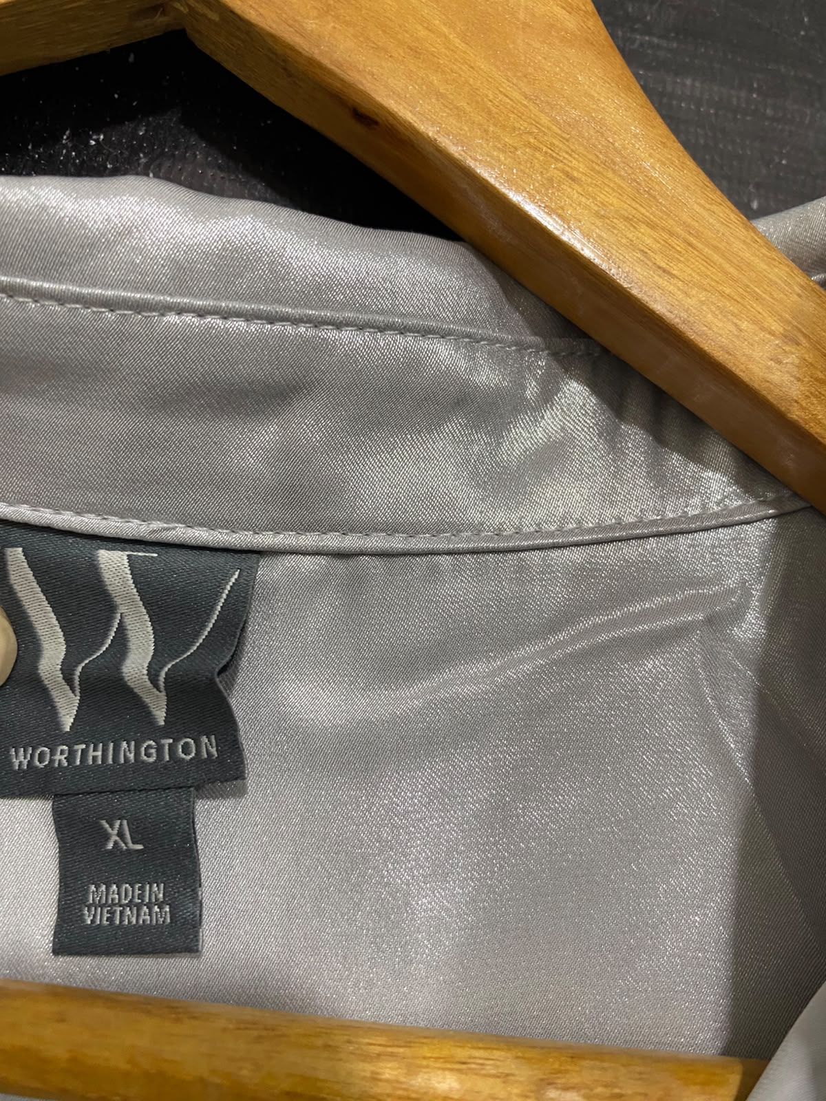 WORTHINGTON |XL| BUST 25| A68| SILVER METALLIC SATIN BUTTON-DOWN SHIRT