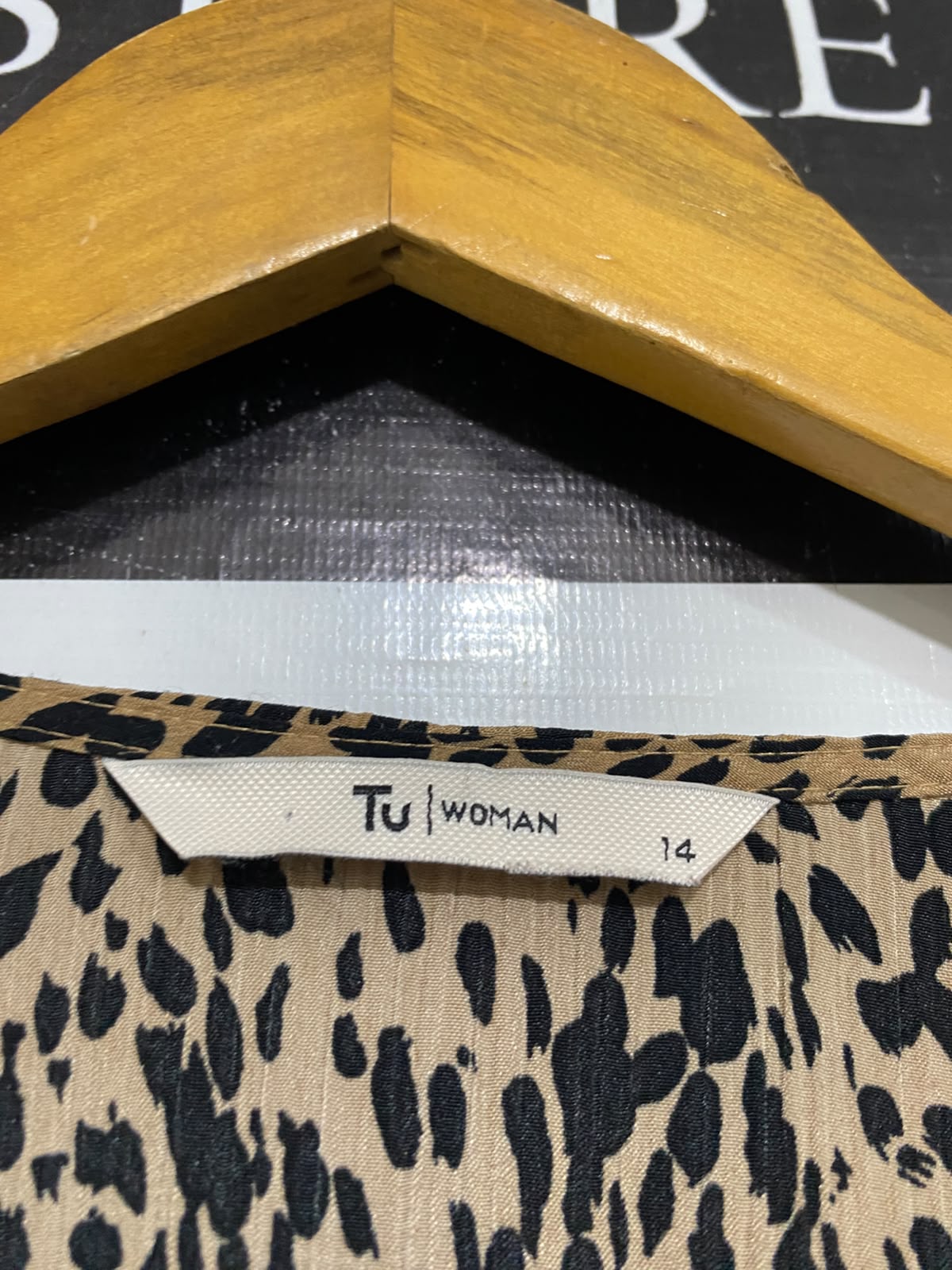 TU WOMAN |M| BUST 17 | A68| BEIGE ANIMAL PRINT V-NECK MAXI DRESS