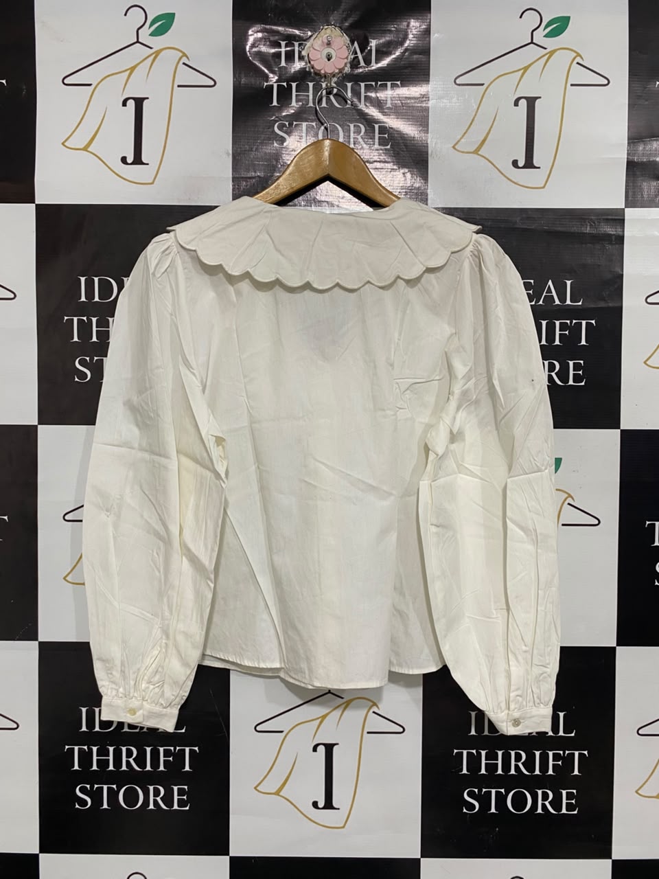TU CLOTHING |M| BUST 22| A68| WHITE OVERSIZED SCALLOP COLLAR BLOUSE