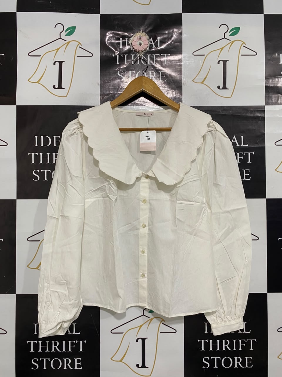 TU CLOTHING |M| BUST 22| A68| WHITE OVERSIZED SCALLOP COLLAR BLOUSE