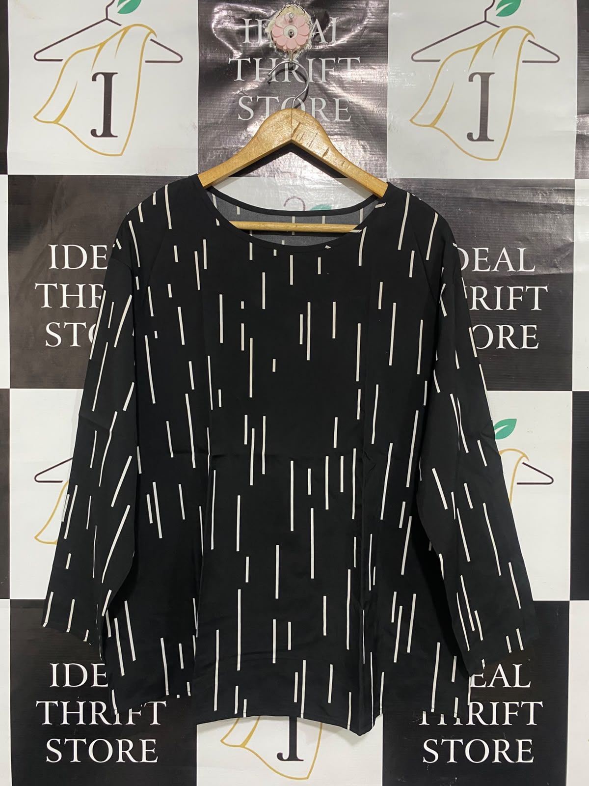 |XL| BUST 23| A68| GENERIC BLACK VERTICAL DASH PRINT OVERSIZED BLOUSE