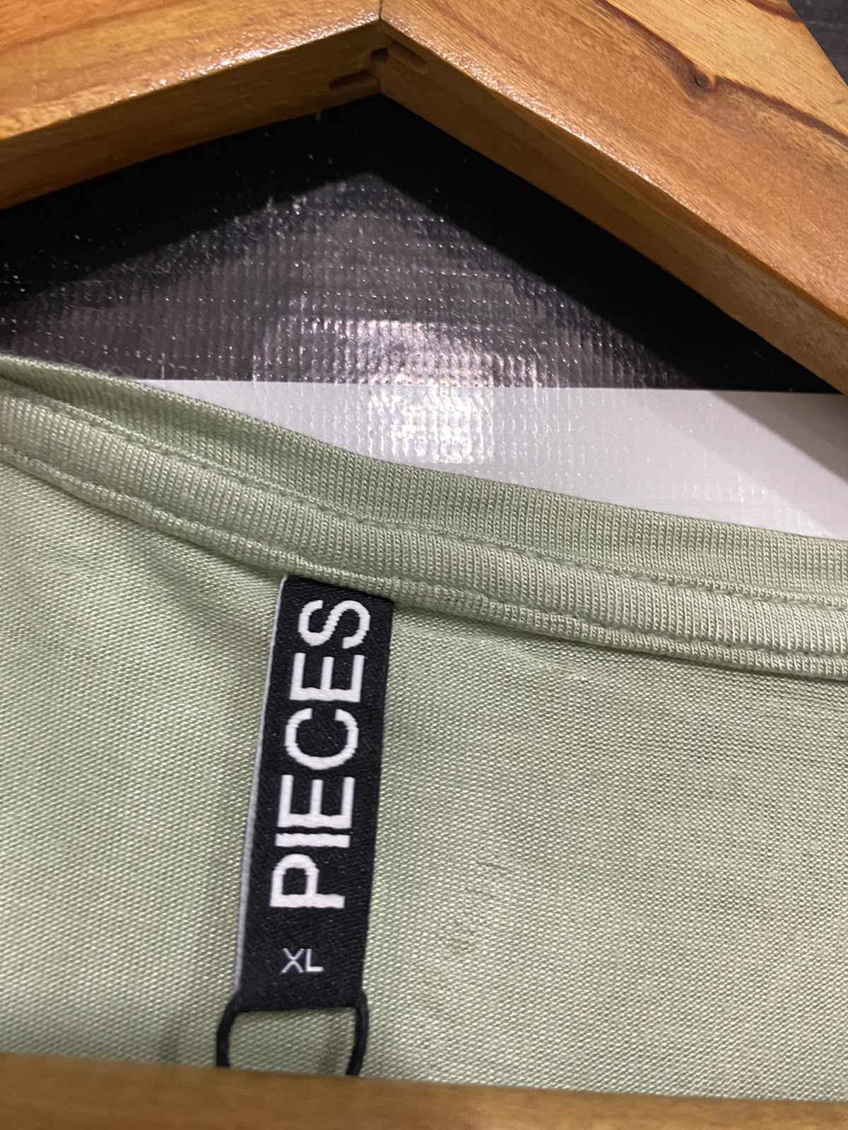 PIECES |XL| BUST 21| A69| SAGE GREEN V-NECK SLEEVELESS TEE TOP