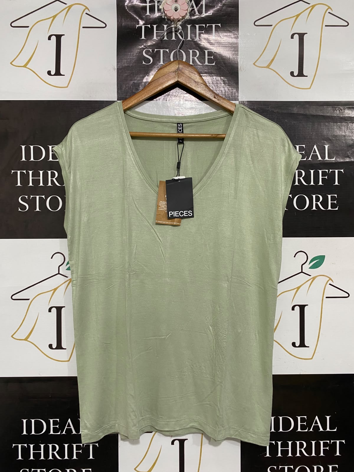 PIECES |XL| BUST 21| A69| SAGE GREEN V-NECK SLEEVELESS TEE TOP