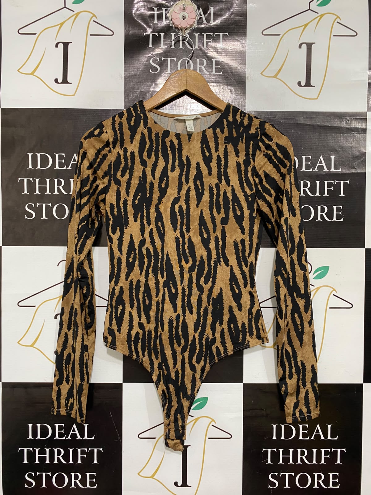 H&M |S| BUST 15| A69| TAN & BLACK TIGER PRINT LONG-SLEEVE BODYSUIT