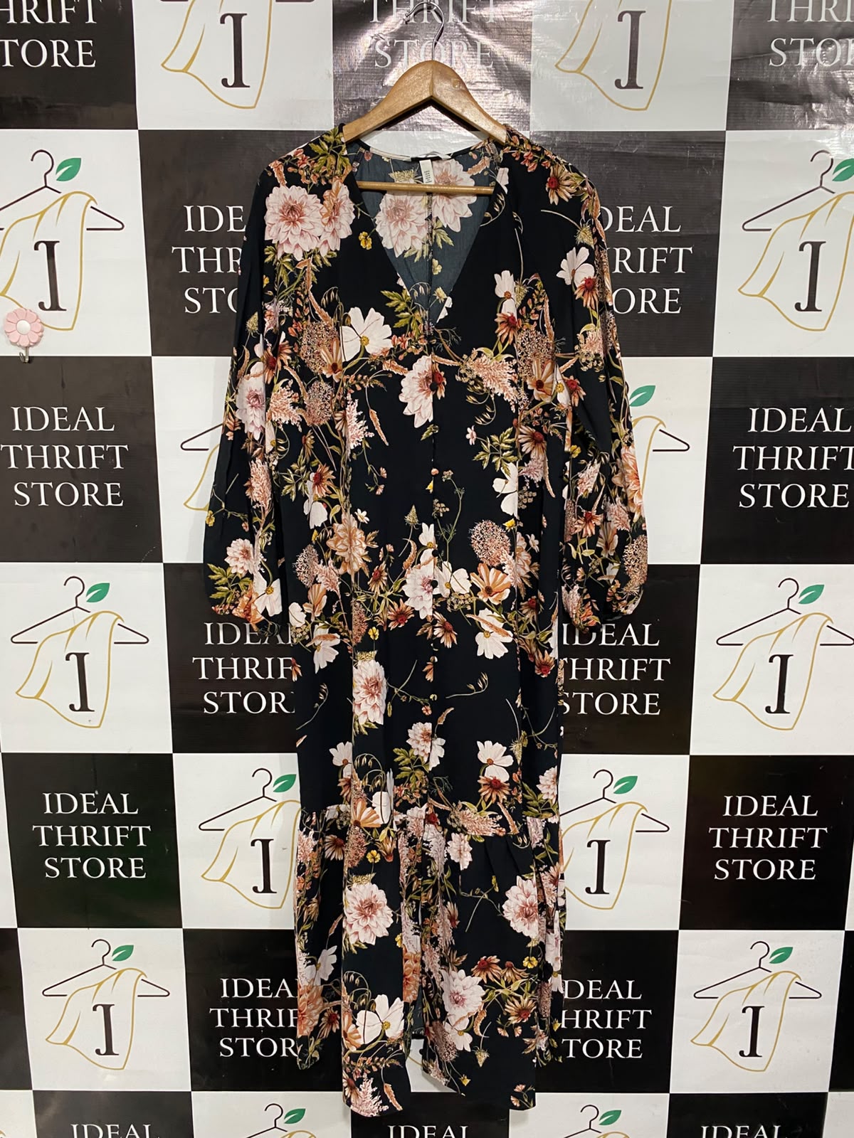 H&M |M| BUST 23| A69| BLACK FLORAL PRINT V-NECK BUTTON-FRONT MIDI DRESS