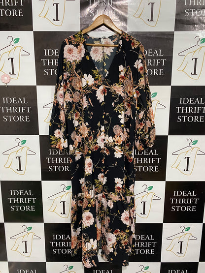 H&M |M| BUST 23| A69| BLACK FLORAL PRINT V-NECK BUTTON-FRONT MIDI DRESS