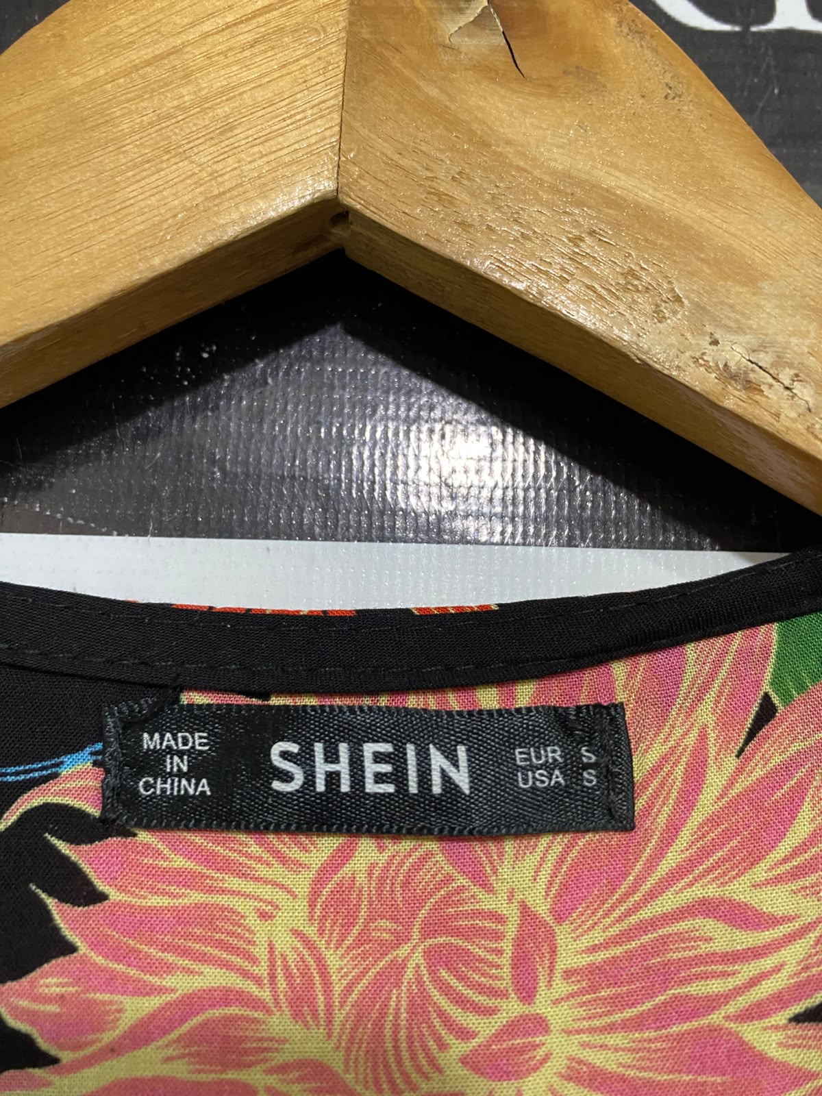 SHEIN |S| BUST 15| A69|  BLACK & MULTICOLOR FLORAL BUTTON-DOWN MIDI DRESS