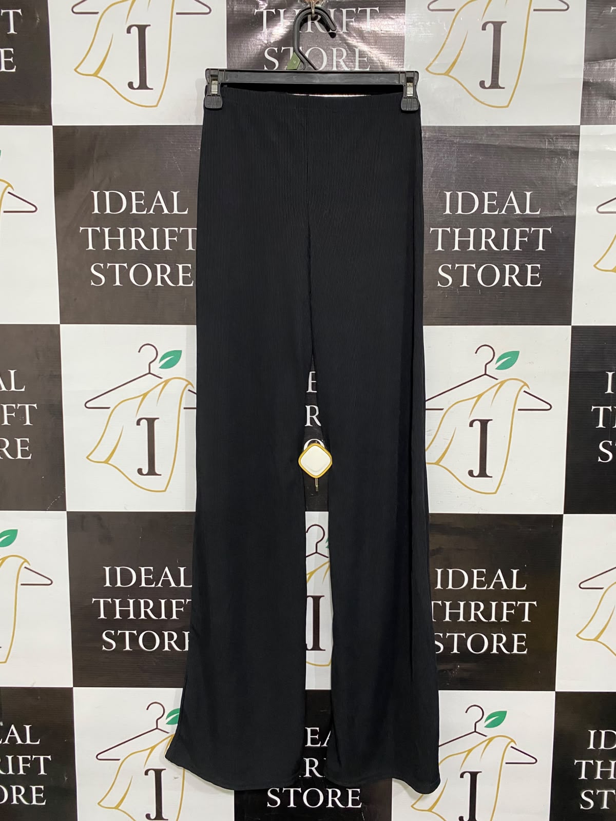PRETTYLITTLE THING |XS| WAIST 24| A69| BLACK RIBBED WIDE-LEG TROUSERS