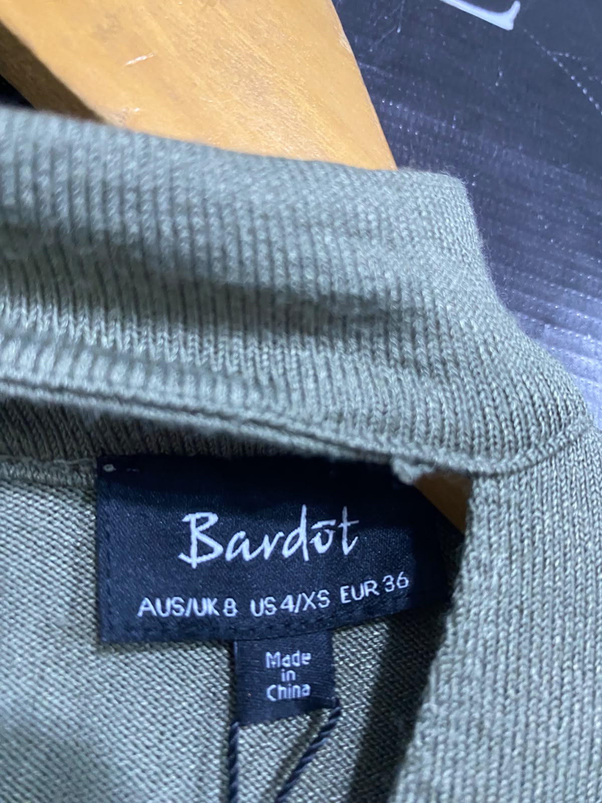 BARDOT |S| BUST 16| A70| OLIVE GREEN CUTOUT CHOKER-NECK CROP TOP