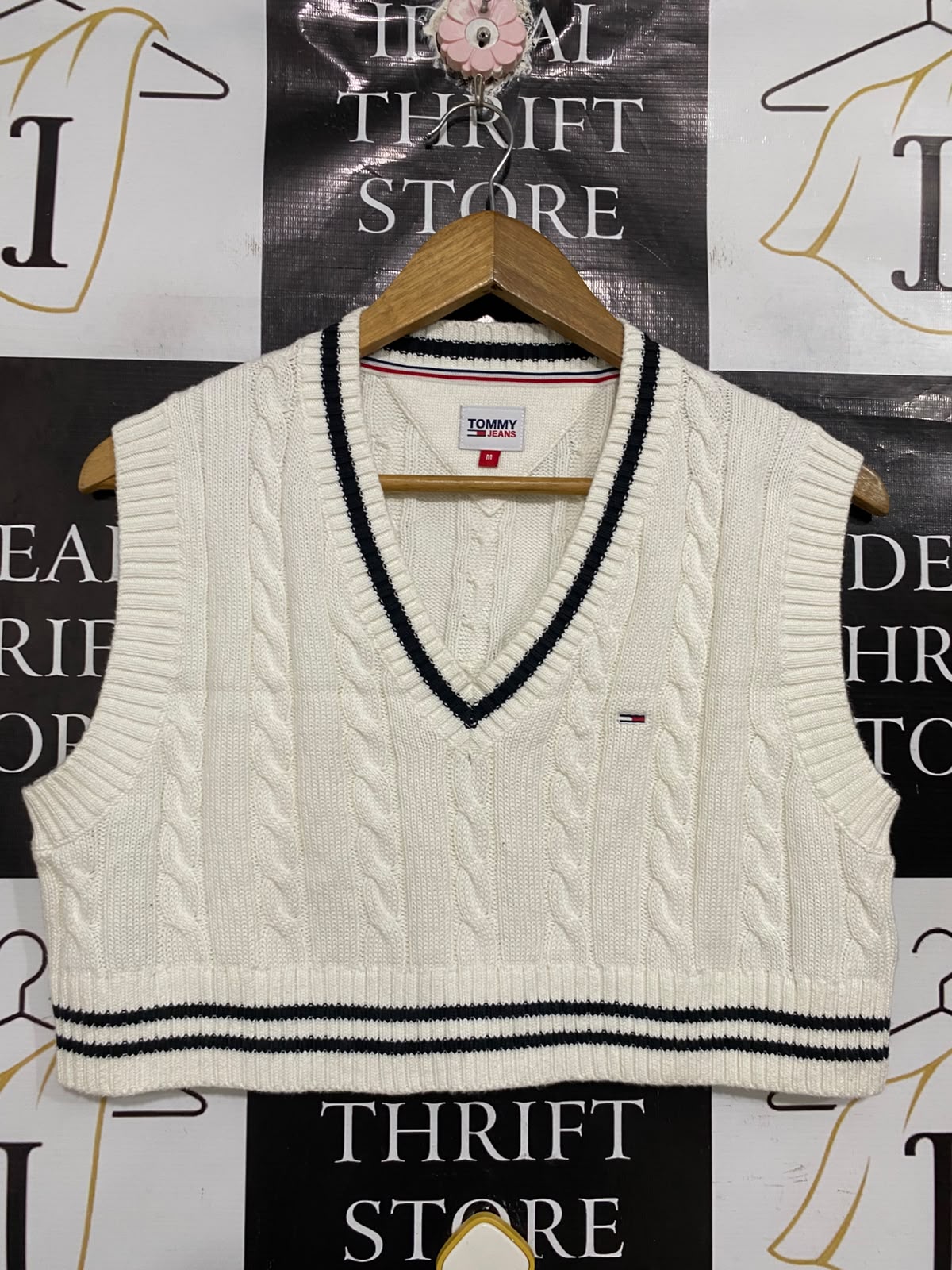 TOMMY JEANS |M| BUST 19| A70| WHITE CABLE-KNIT V-NECK SWEATER VEST