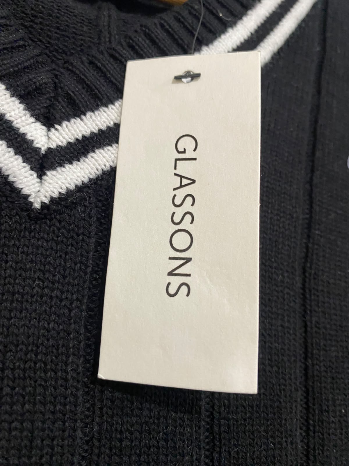 GLASSONS |S| BUST 17| A70|  BLACK V-NECK RIBBED SWEATER VEST