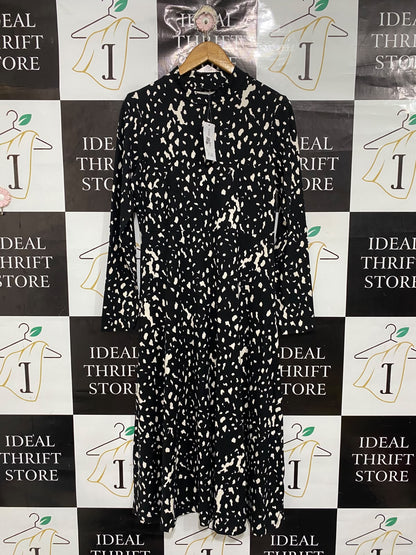 GEORGE |M| BUST 18 | A70|  BLACK & WHITE PRINTED HIGH-NECK MIDI DRESS