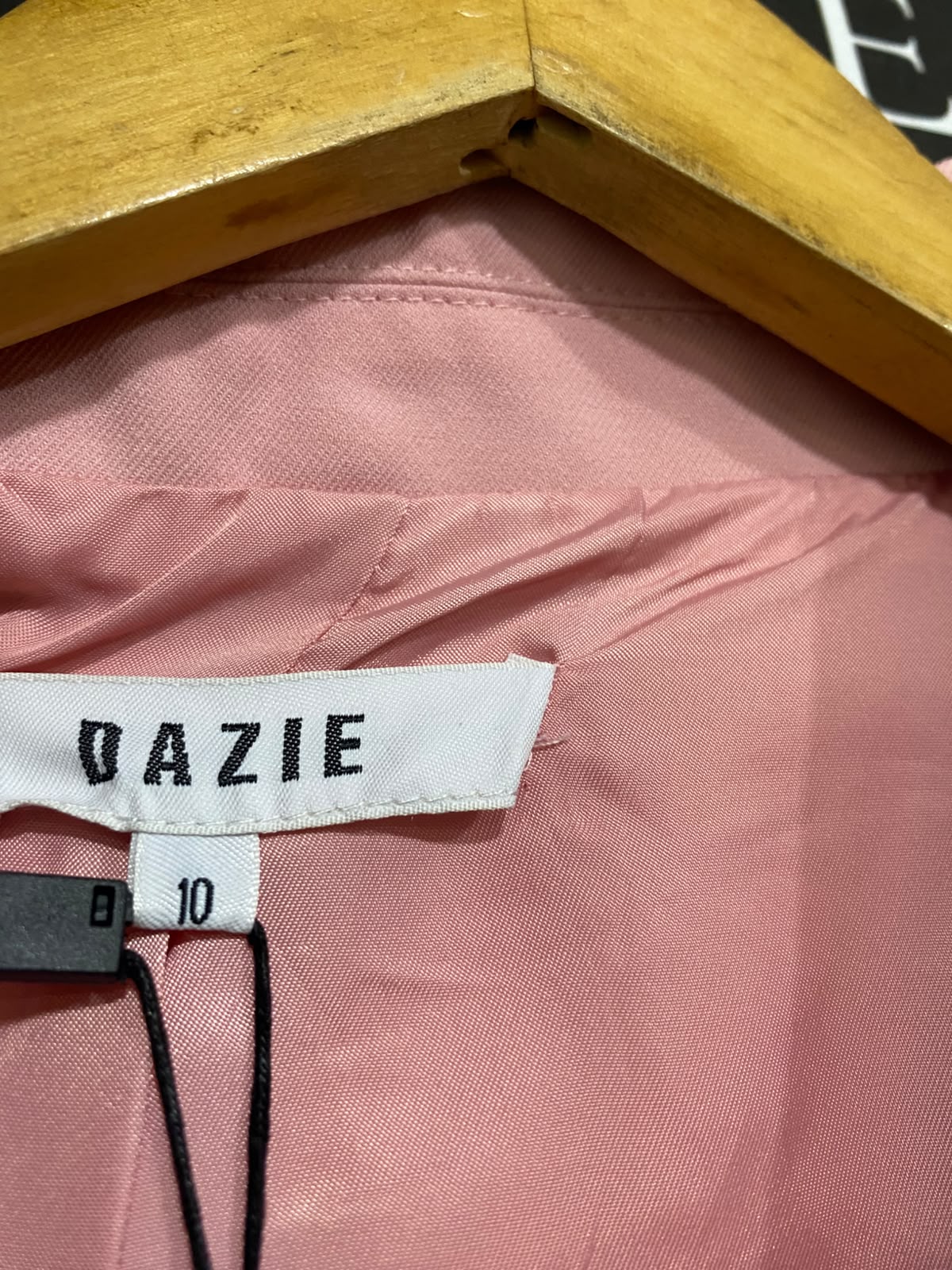 DAZIE | M| BUST 20 | A70|  PINK CROPPED TAILORED BLAZER WITH FLARED SLEEVES