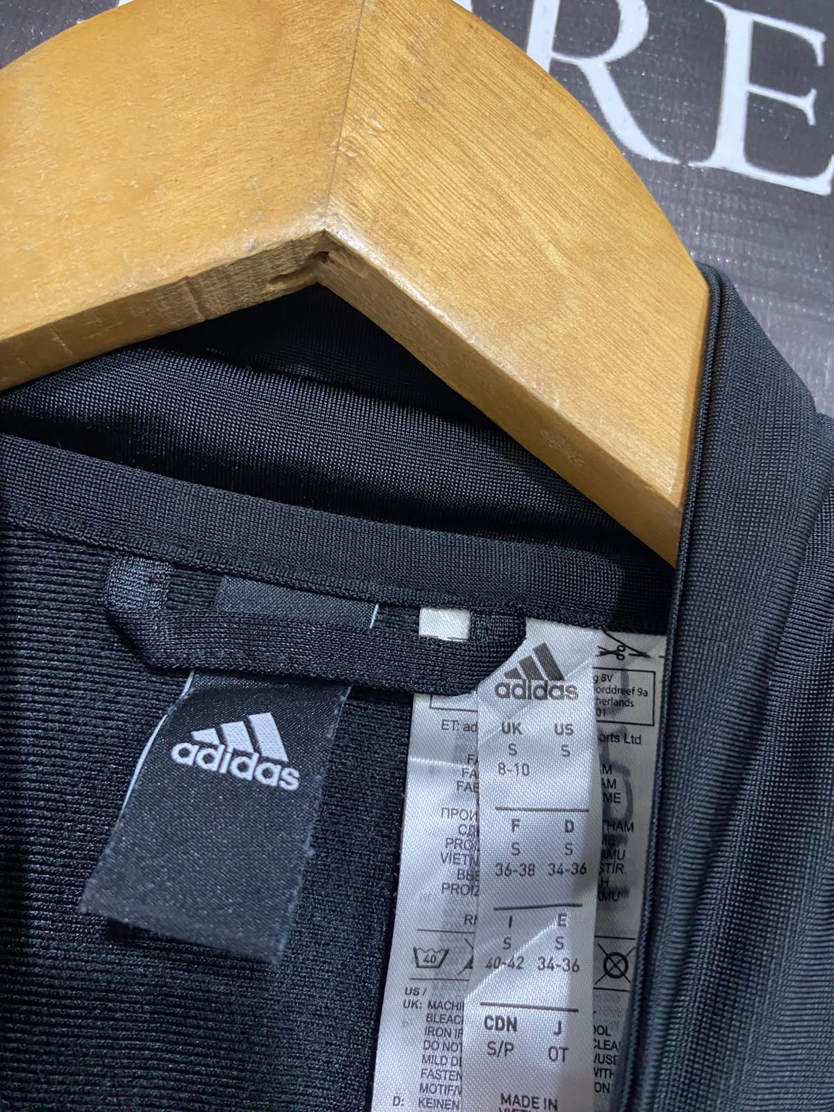 ADIDAS | S| BUST 18 | A70|  BLACK & WHITE 3-STRIPE CLASSIC TRACK JACKET